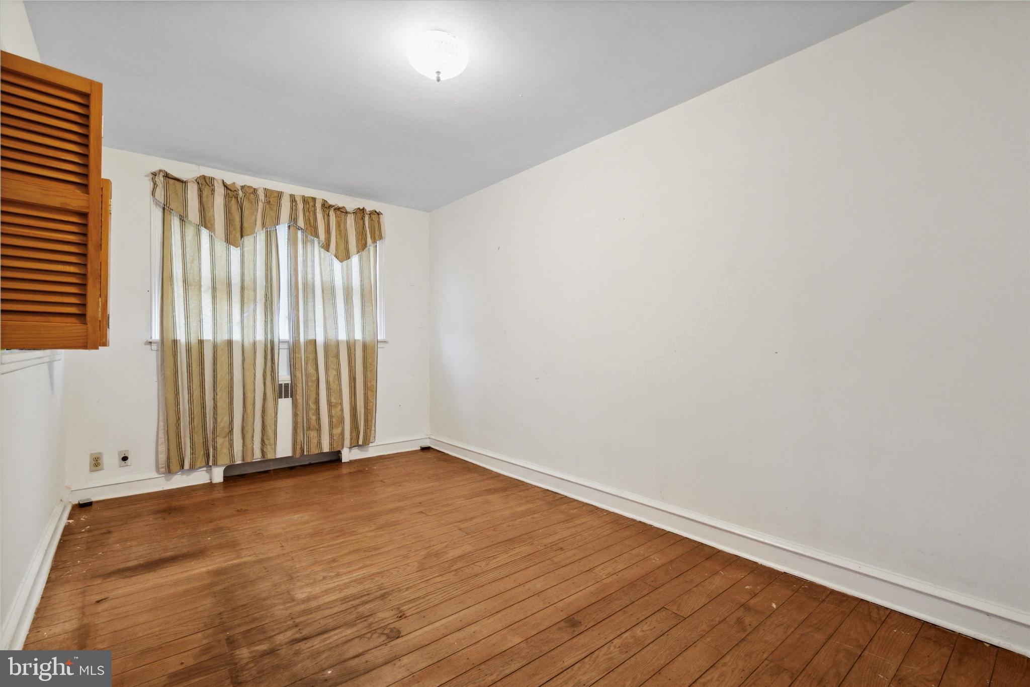 OXFORD CIRCLE - Residential