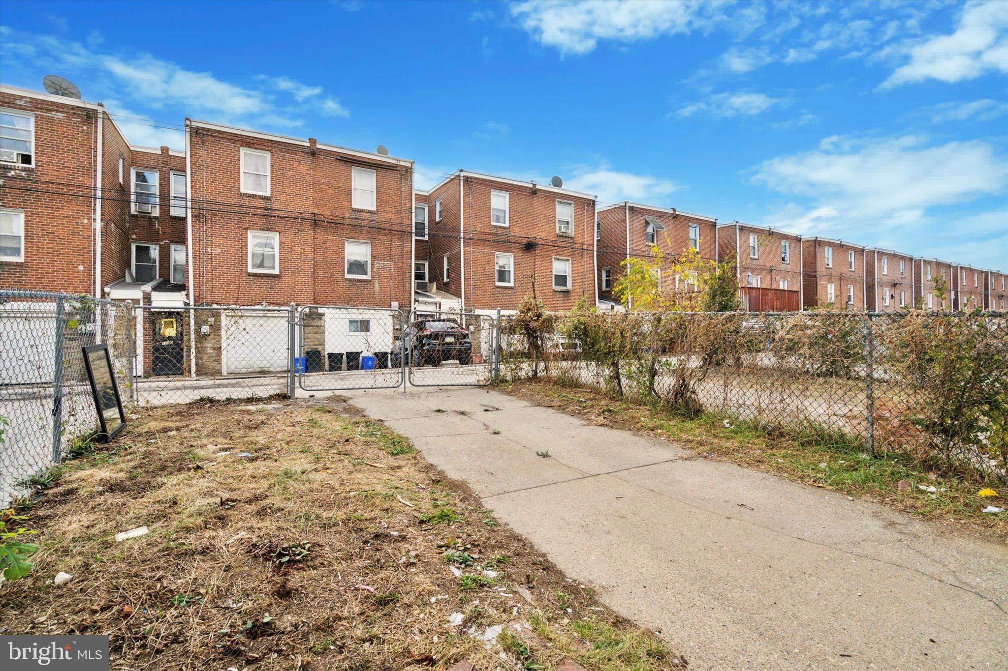 OXFORD CIRCLE - Residential