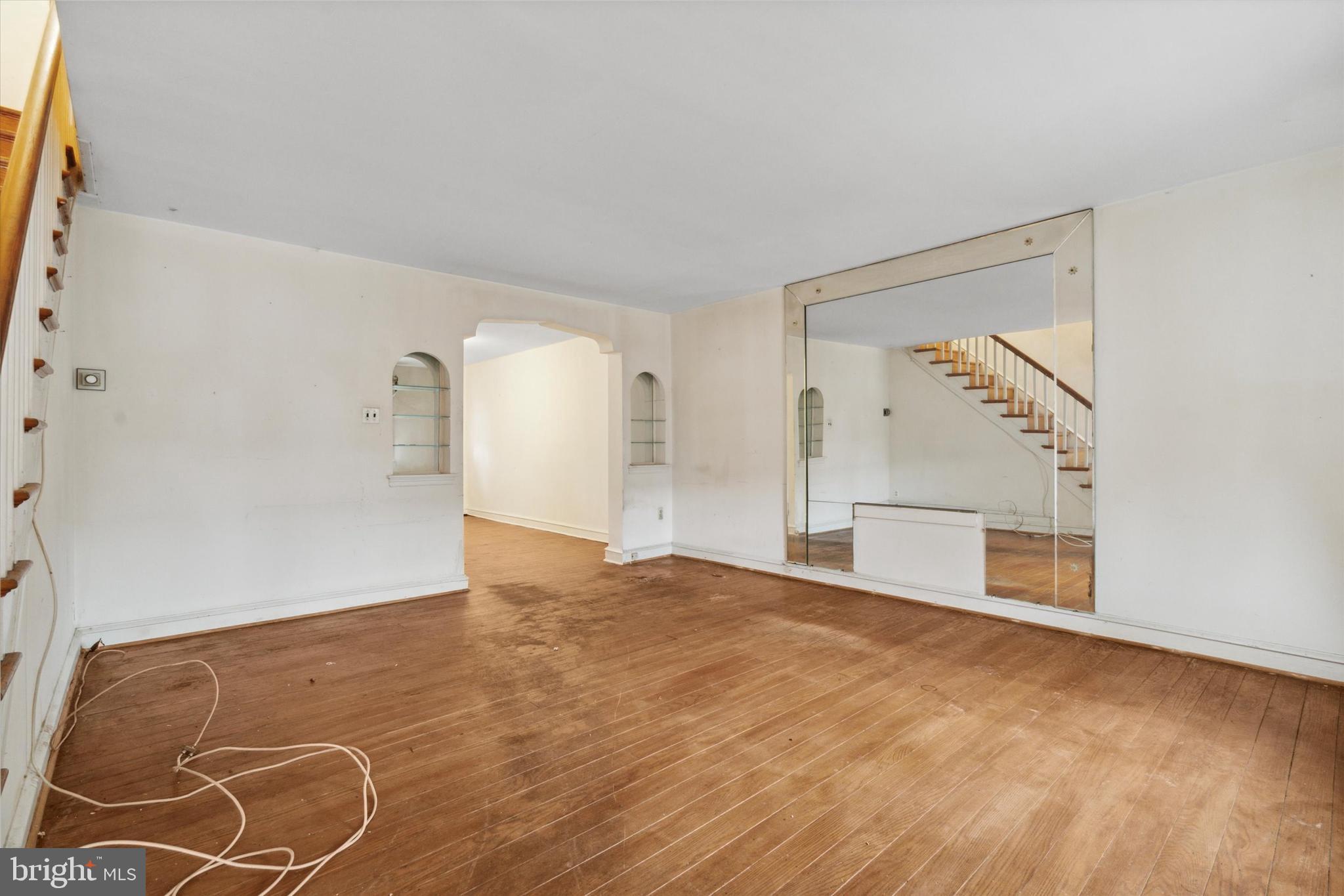 OXFORD CIRCLE - Residential