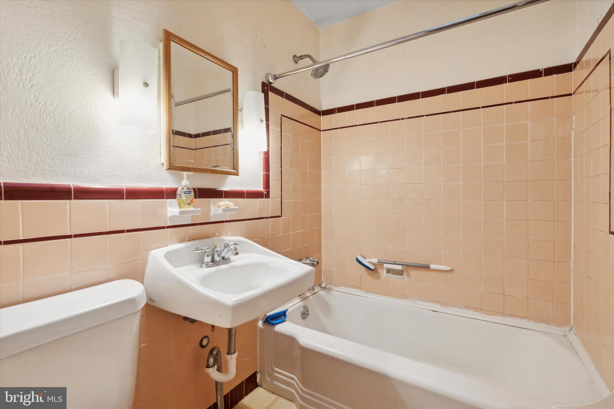 OXFORD CIRCLE - Residential