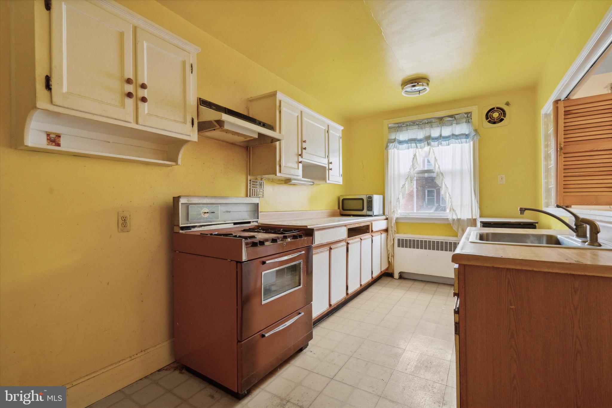 OXFORD CIRCLE - Residential