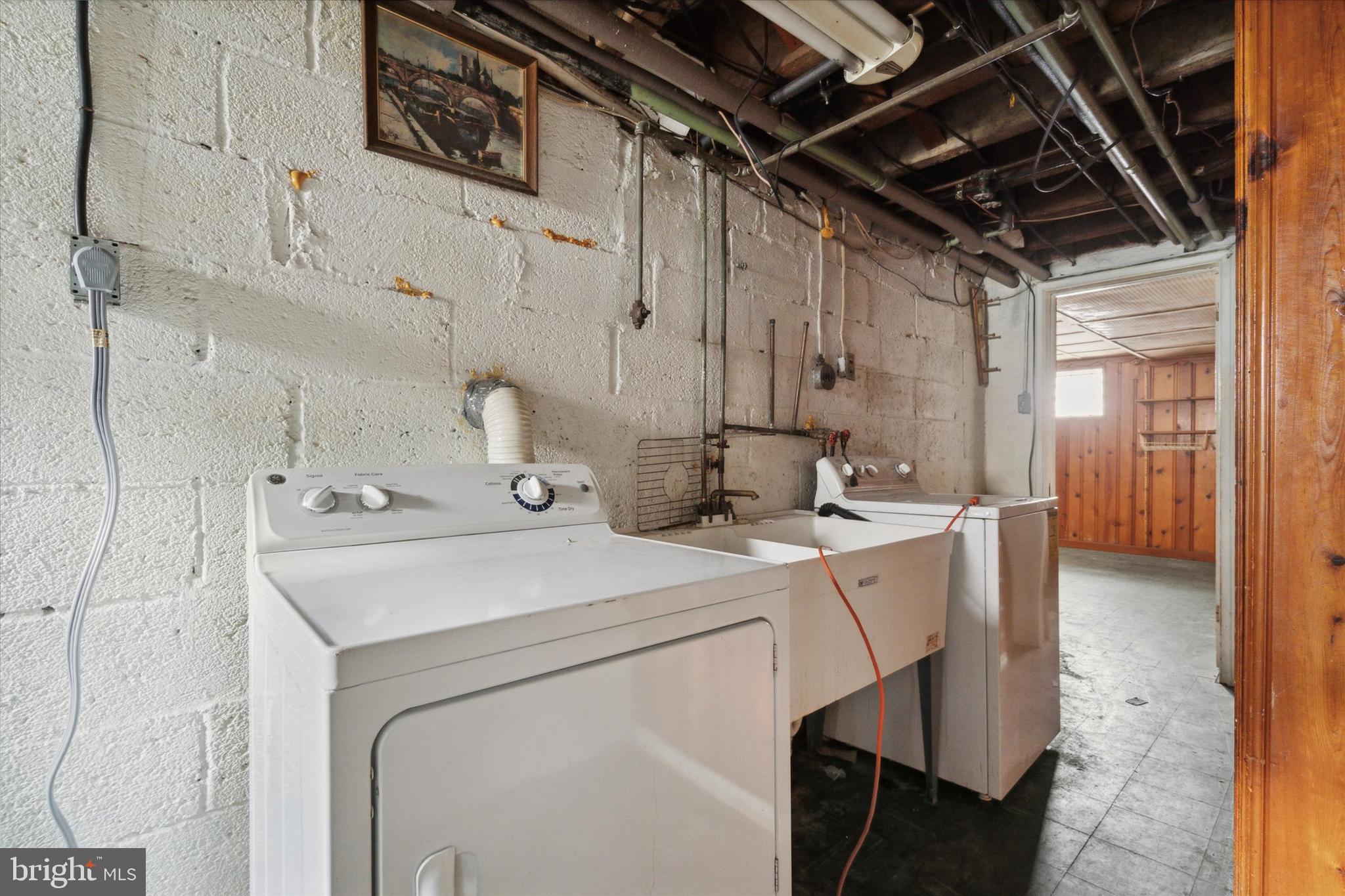 OXFORD CIRCLE - Residential