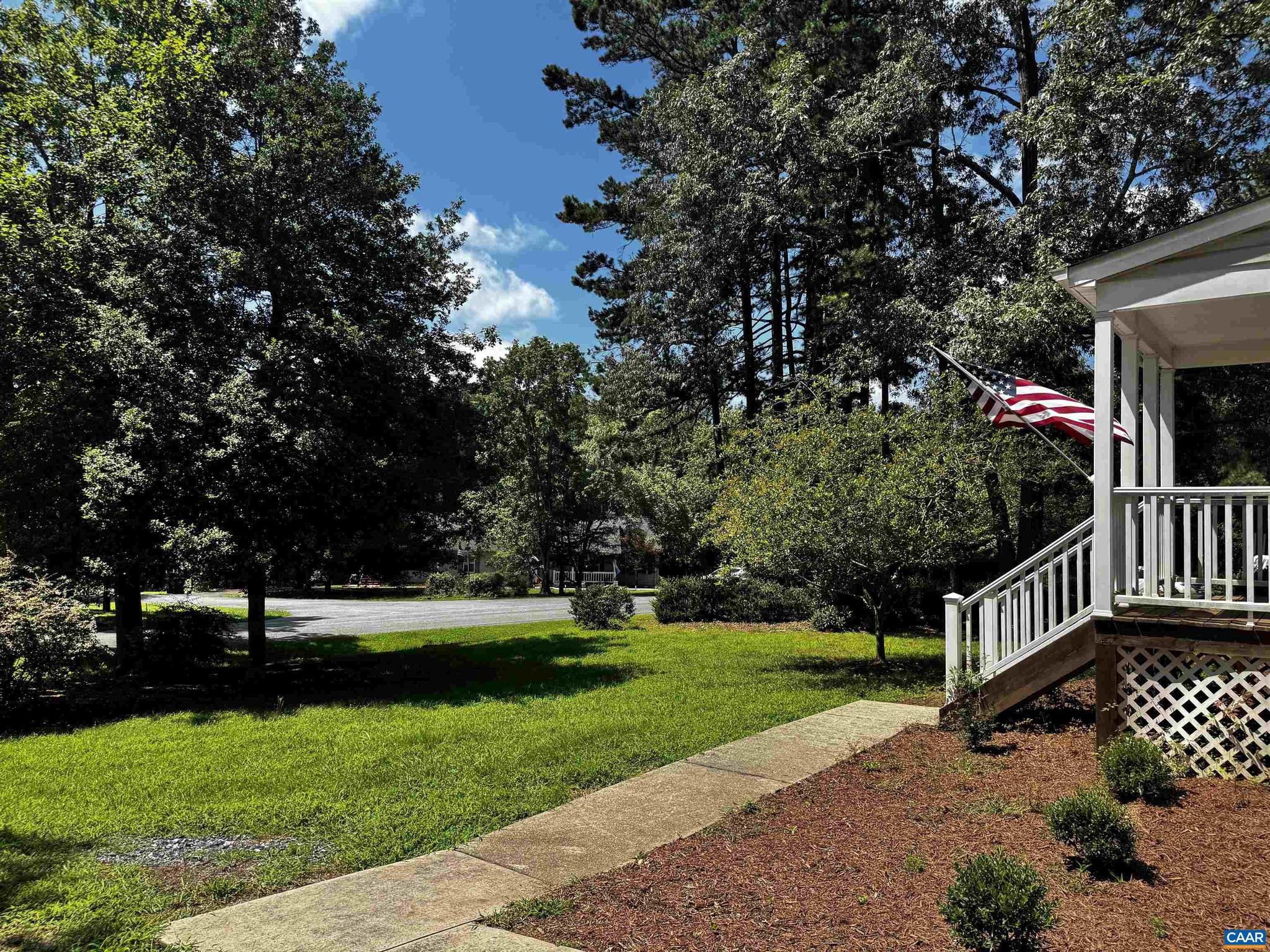 LAKE MONTICELLO - Residential
