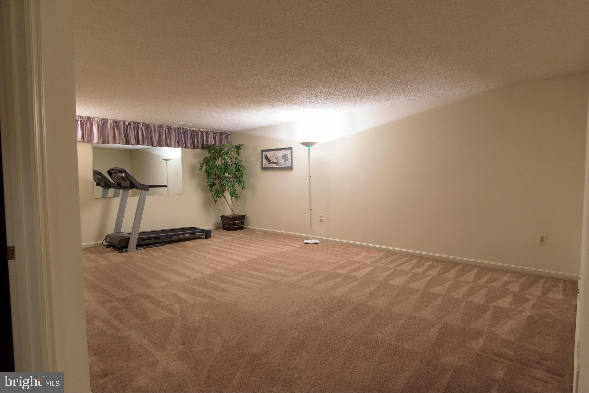 LIFESTYLE AT SULLY STATION - Residential