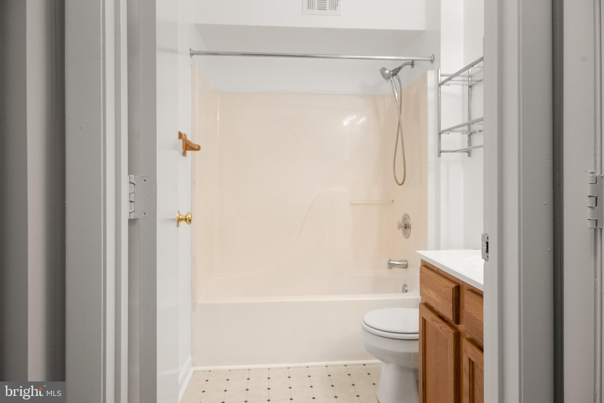 ANNAPOLIS OVERLOOK - Residential Lease