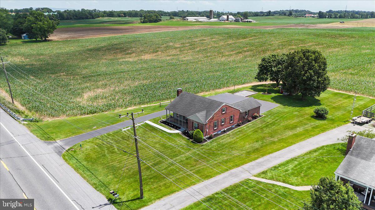 890 BUCHANAN TRAIL EAST