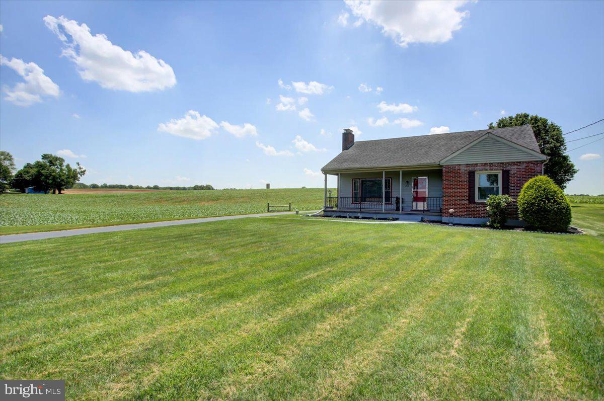 890 BUCHANAN TRAIL EAST