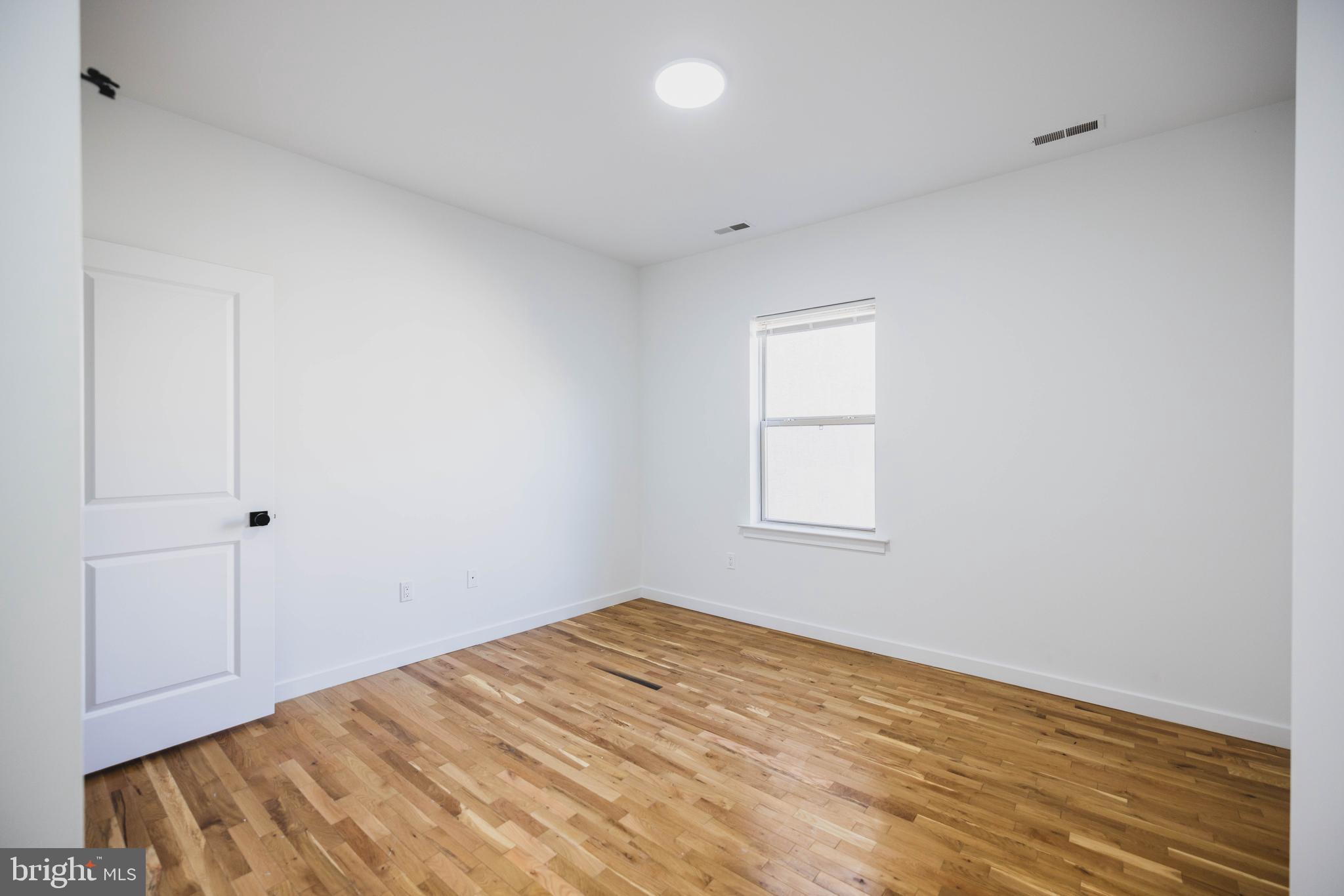 UNIVERSITY CITY - Residential Lease