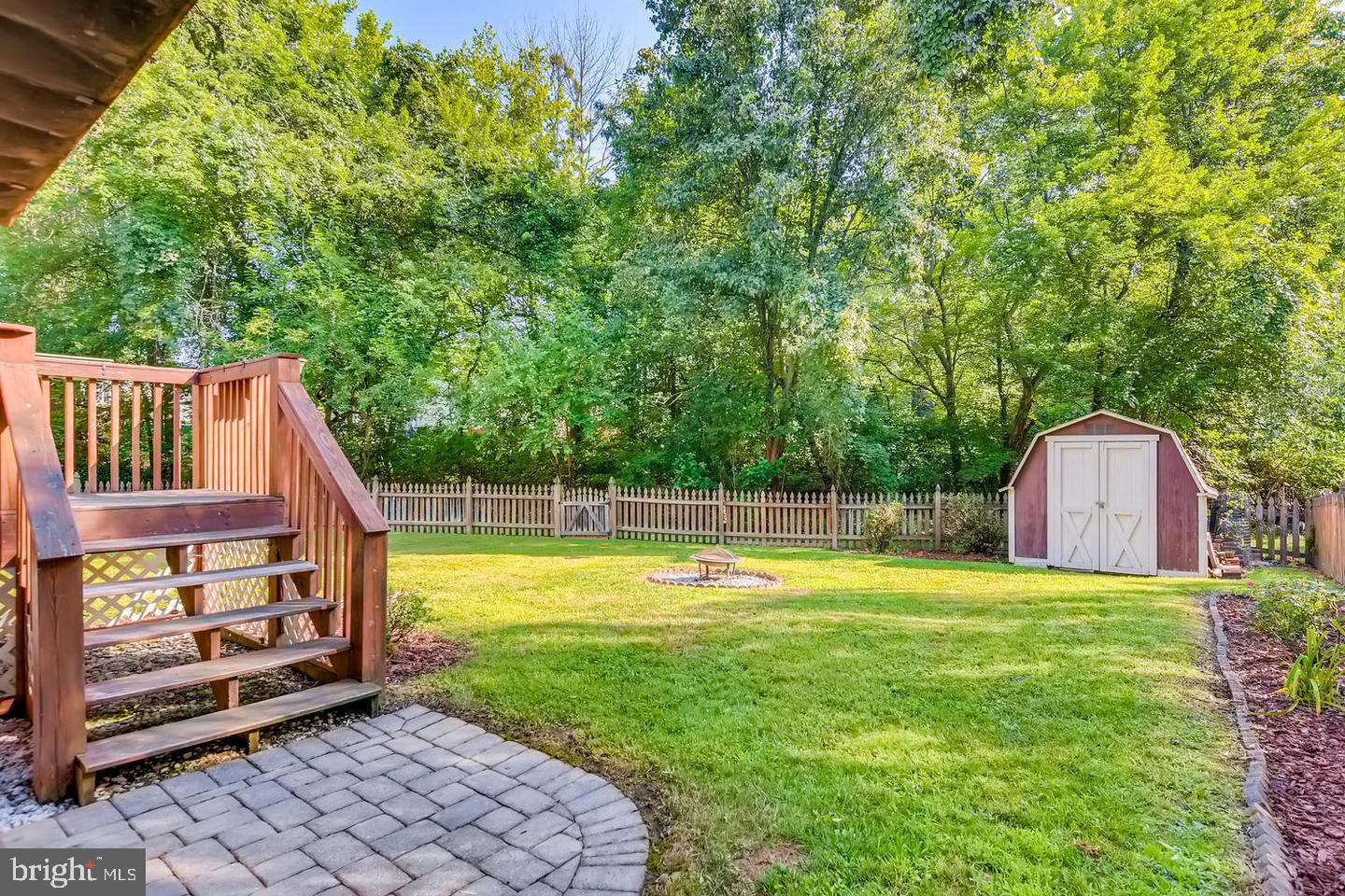 SEVEN COURTS - Residential