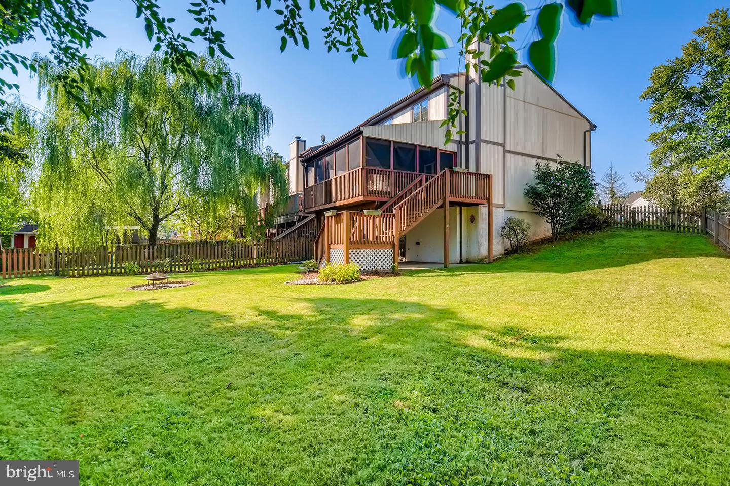 SEVEN COURTS - Residential