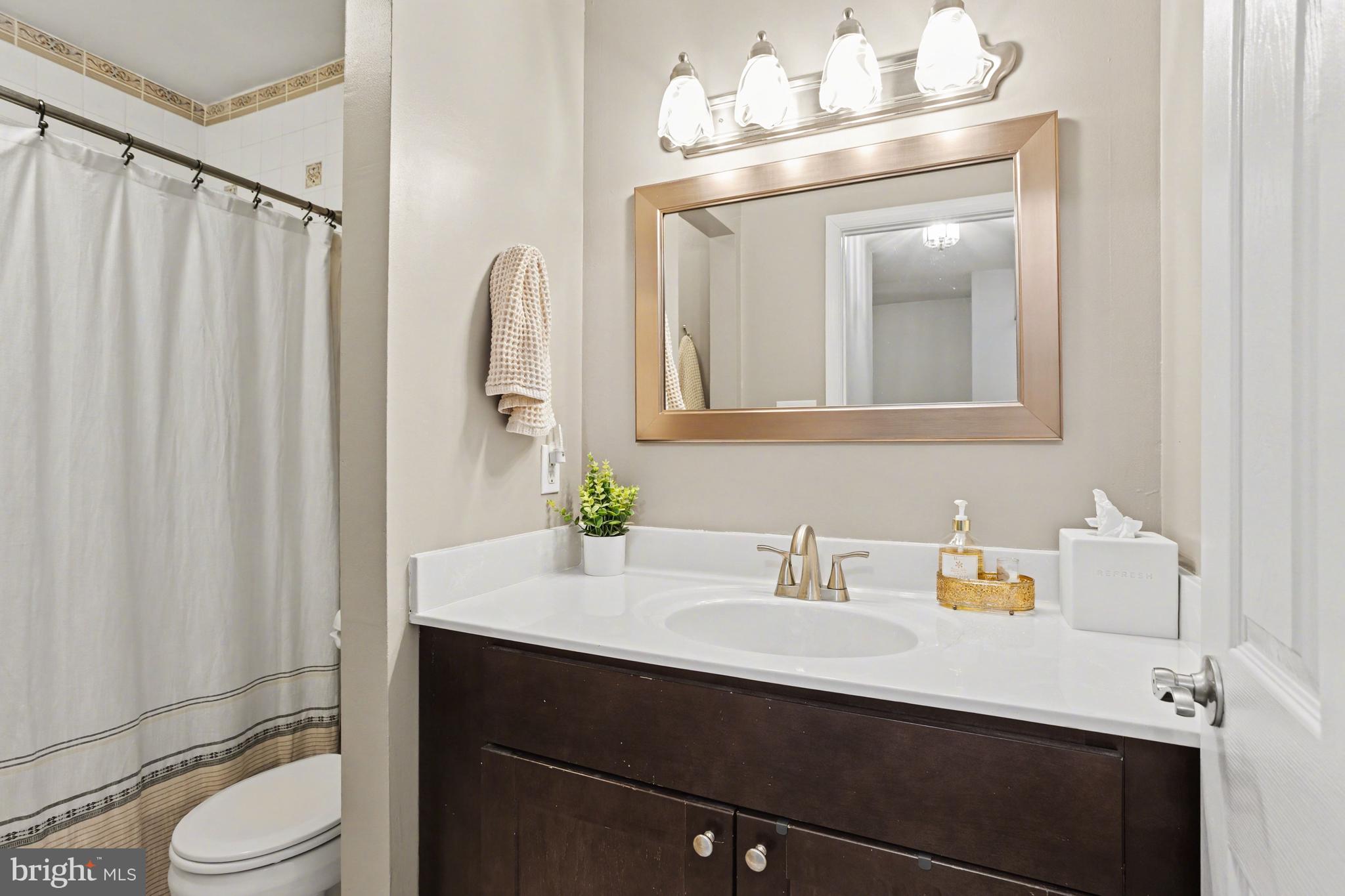 SEVEN COURTS - Residential