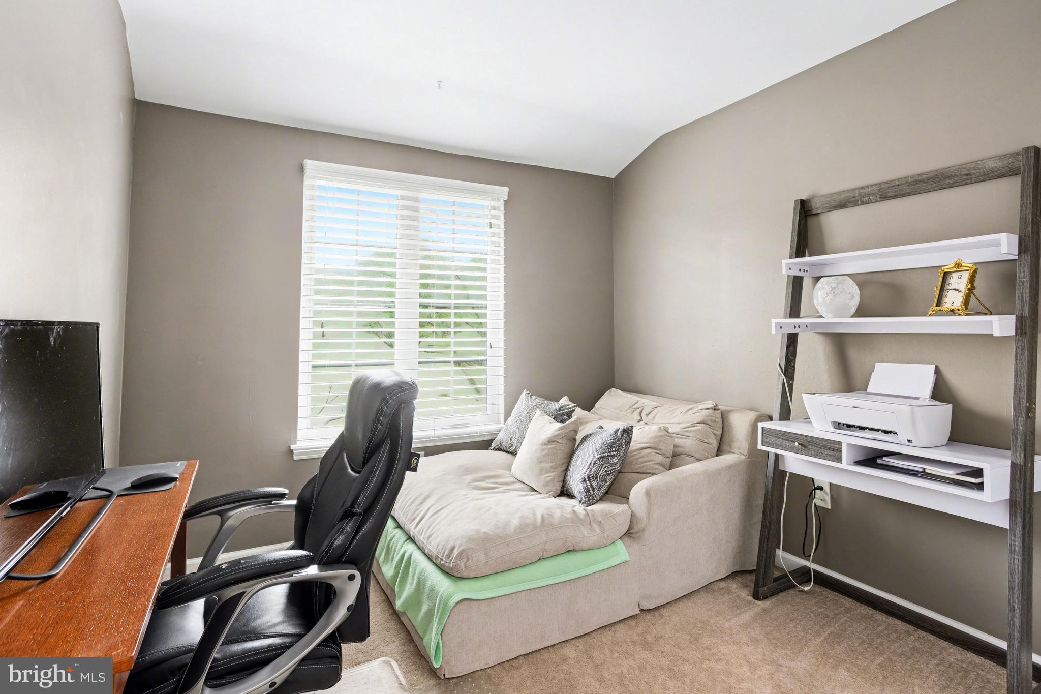 SEVEN COURTS - Residential