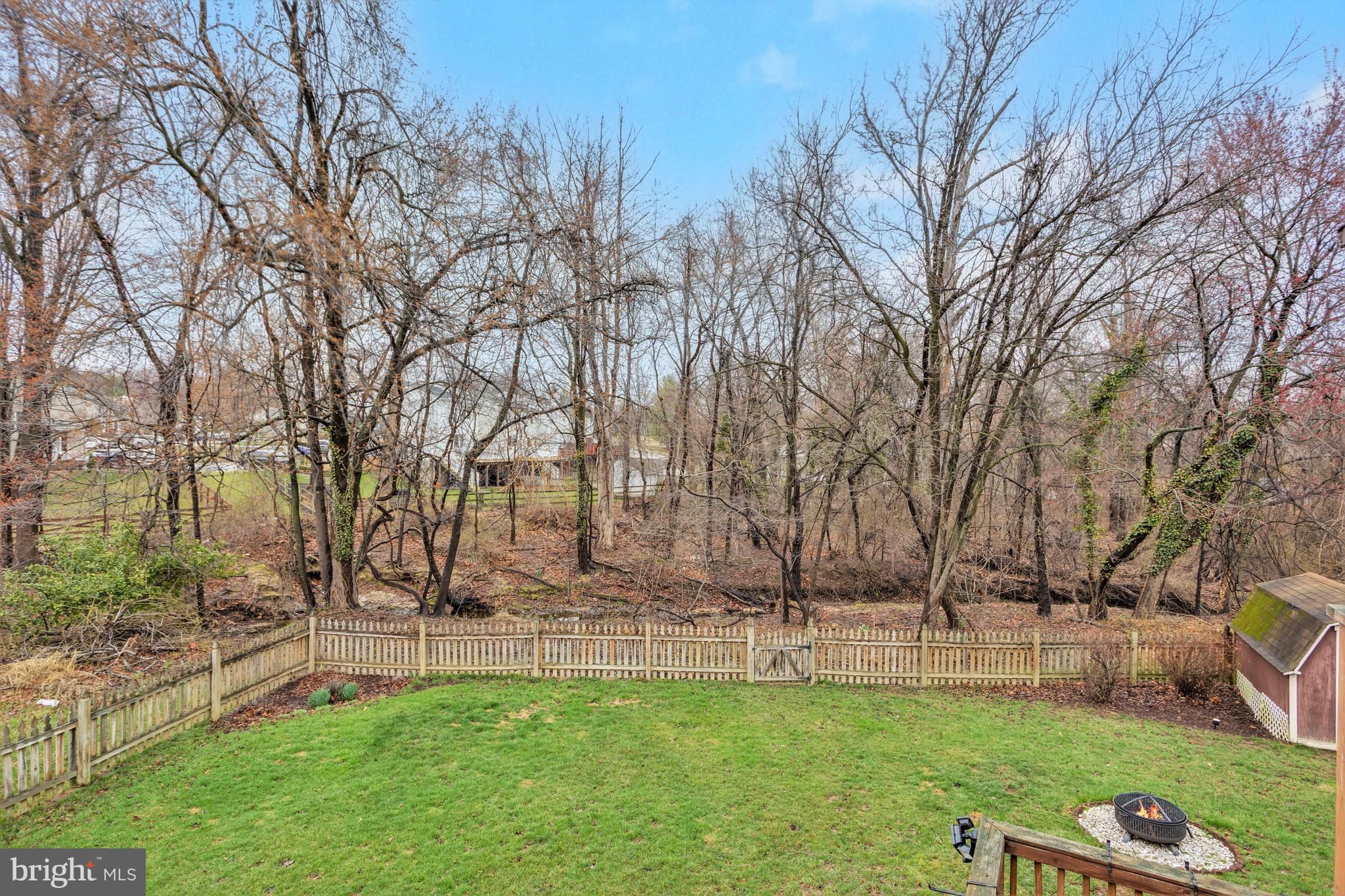 SEVEN COURTS - Residential