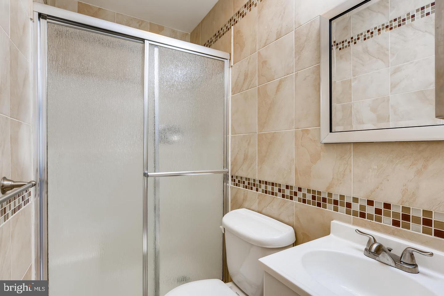 SEVEN COURTS - Residential