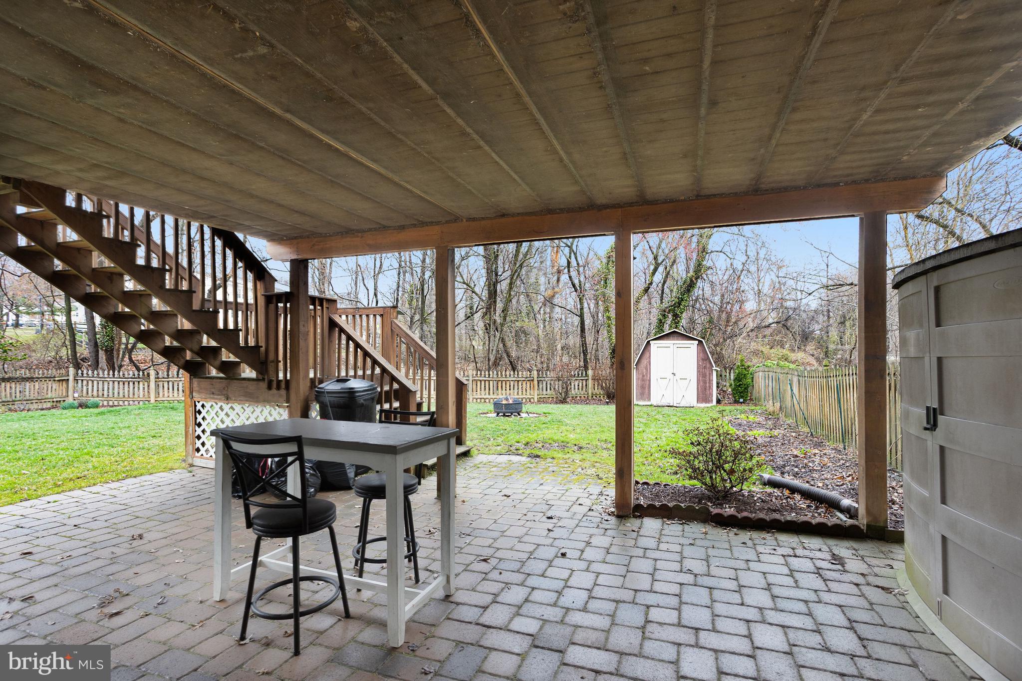 SEVEN COURTS - Residential