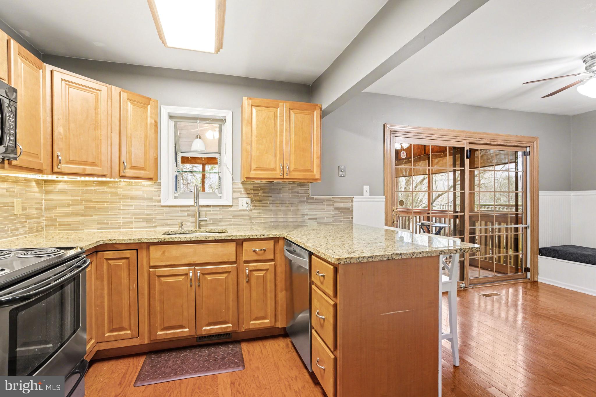 SEVEN COURTS - Residential