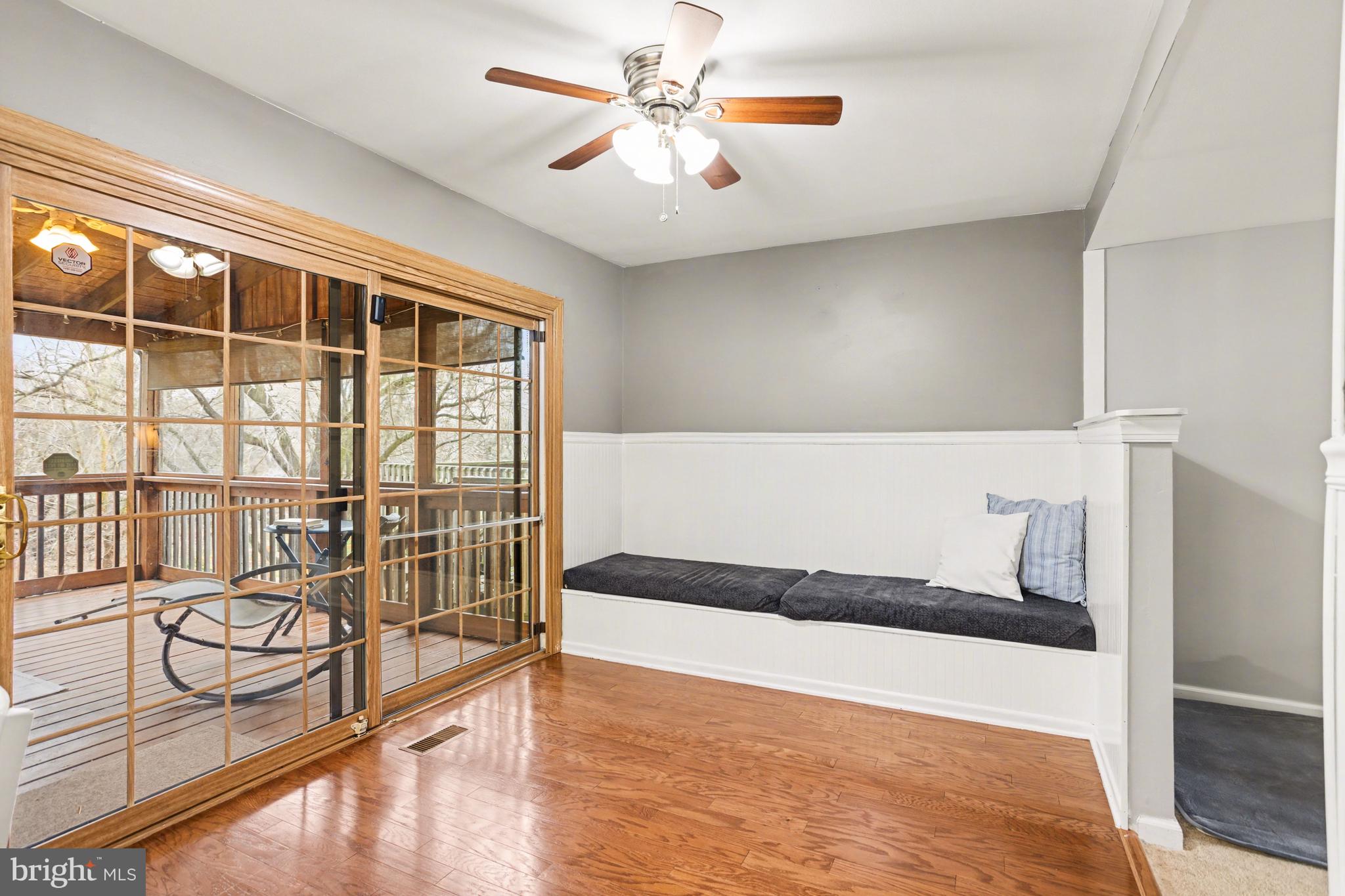 SEVEN COURTS - Residential