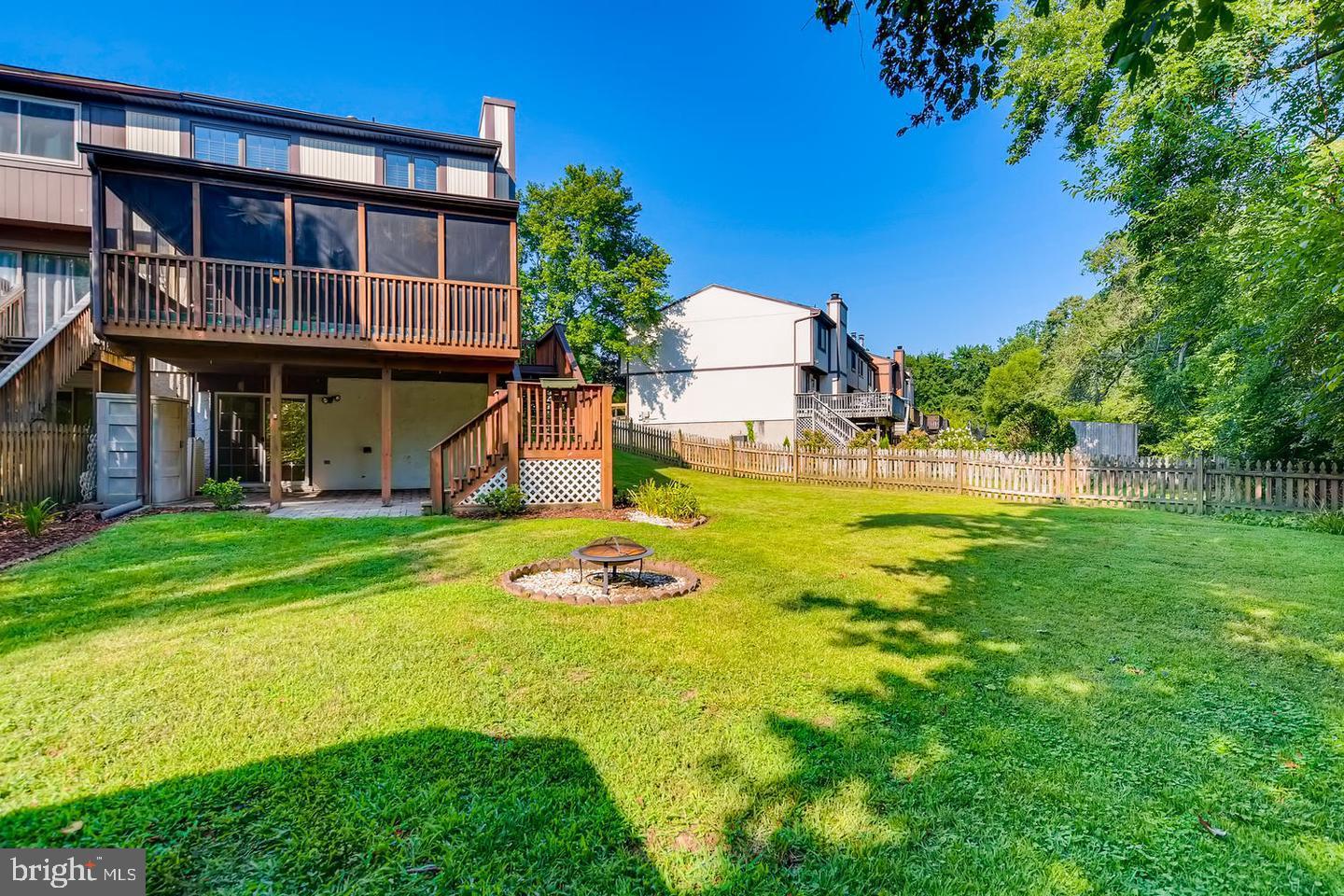 SEVEN COURTS - Residential