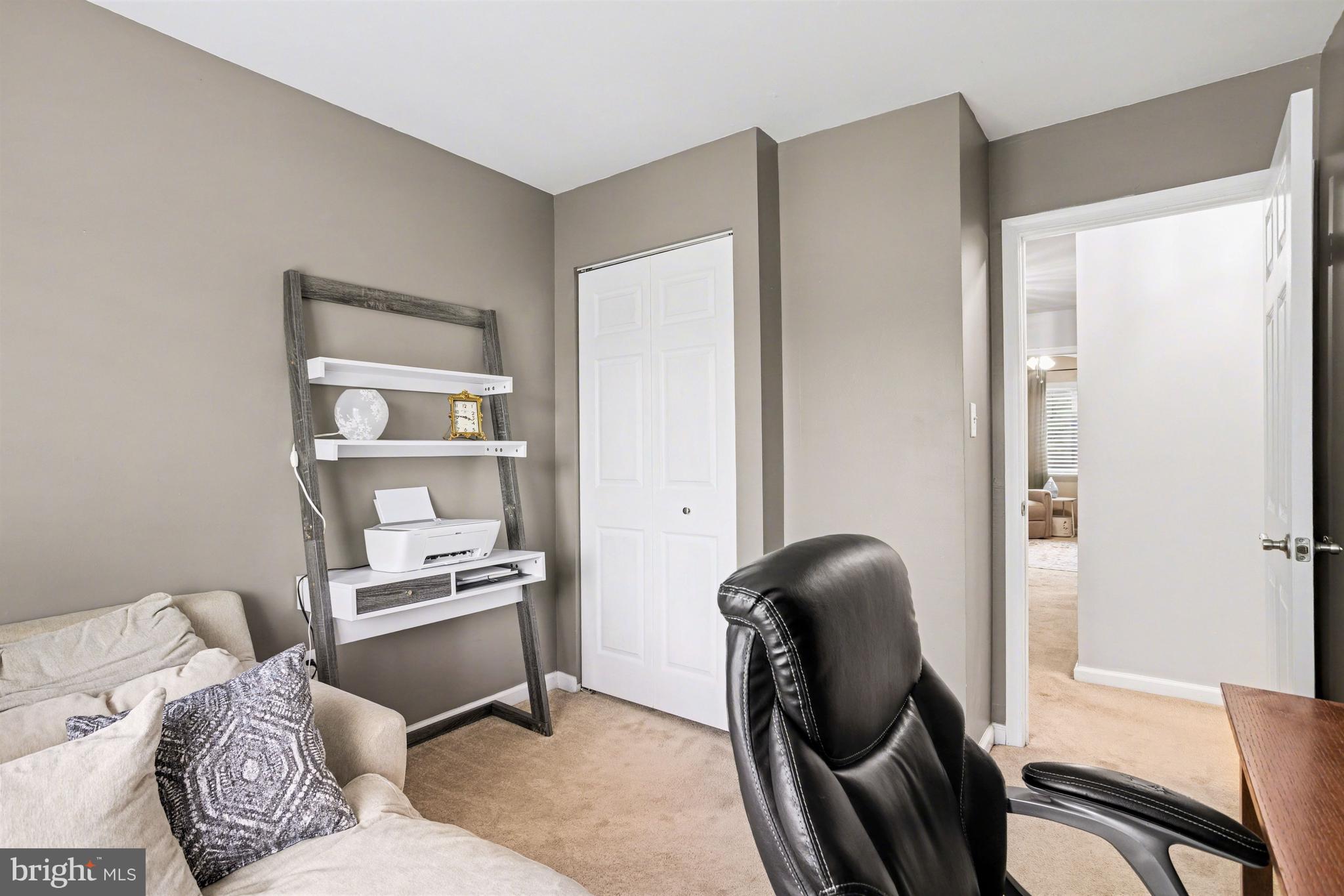 SEVEN COURTS - Residential