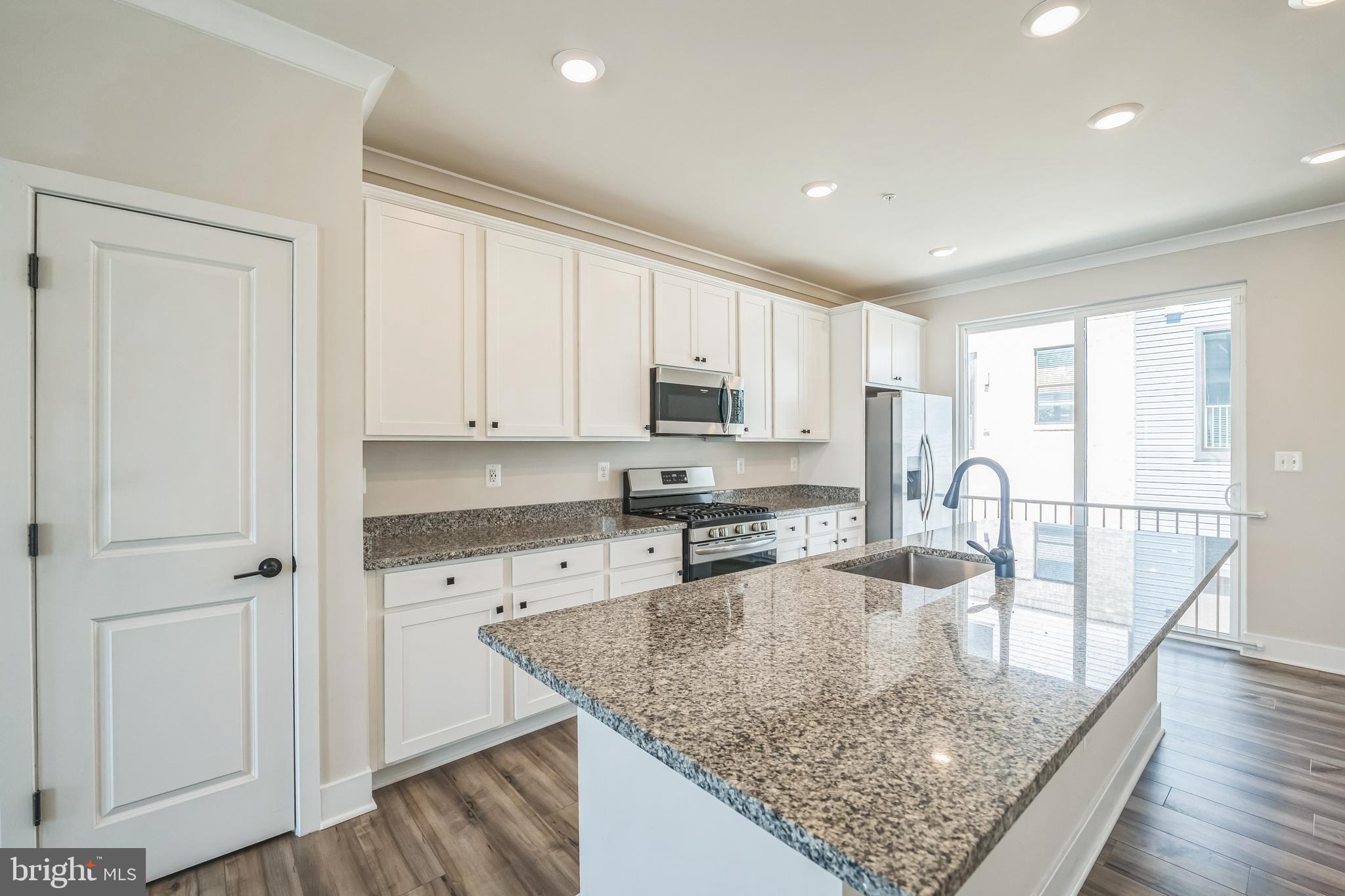 MEDFIELD - Residential