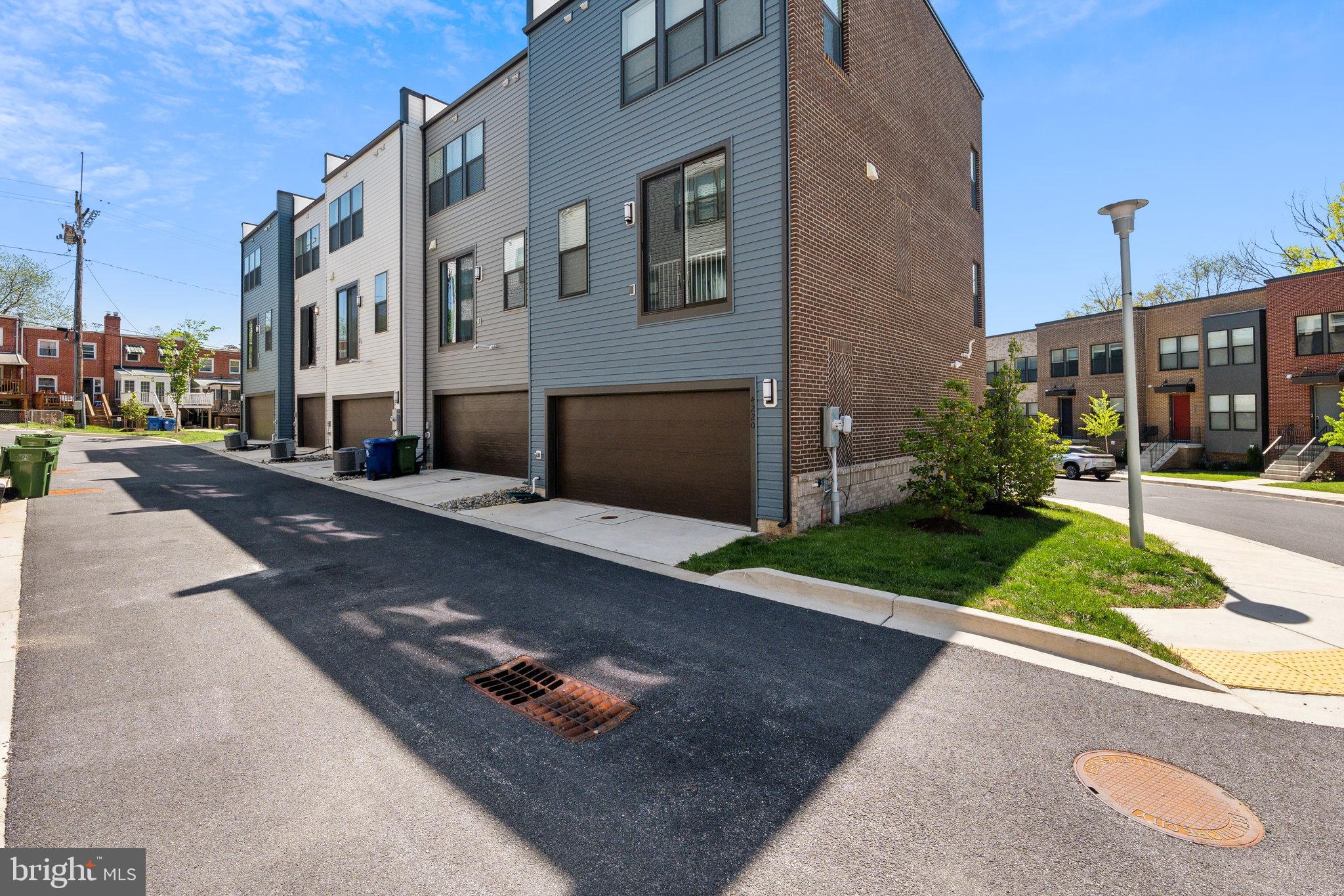 MEDFIELD - Residential