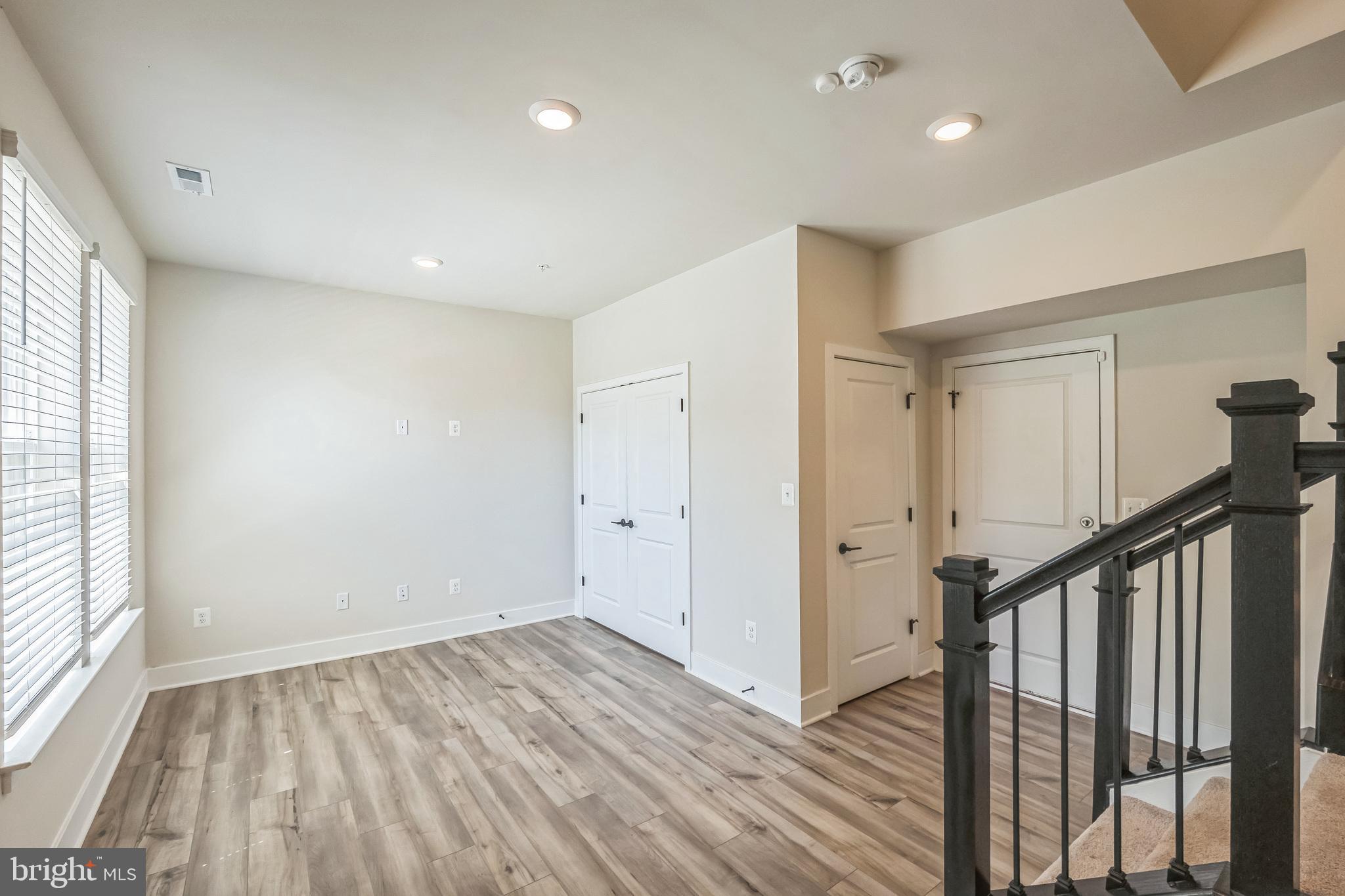 MEDFIELD - Residential