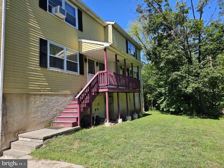 ***Apartment is in 2nd building with yellow siding located out back*** 
2 Bedroom 1 Bathroom apartment for rent in Sellersville, Pennsylvania right on Main Street. There are 2 spacious bedrooms, an eat-in kitchen, large living room, and off-street parking. The apartment has a fresh coat of paint and new flooring throughout. There is an option to rent a garage space with this unit for an additional $50/month. No pets. No laundry in the building. Schedule your showing today!