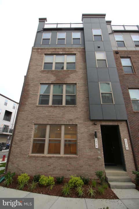 Condo For Rent - 2474 Connector Alley #48A<br/> HERNDON, VA 20171