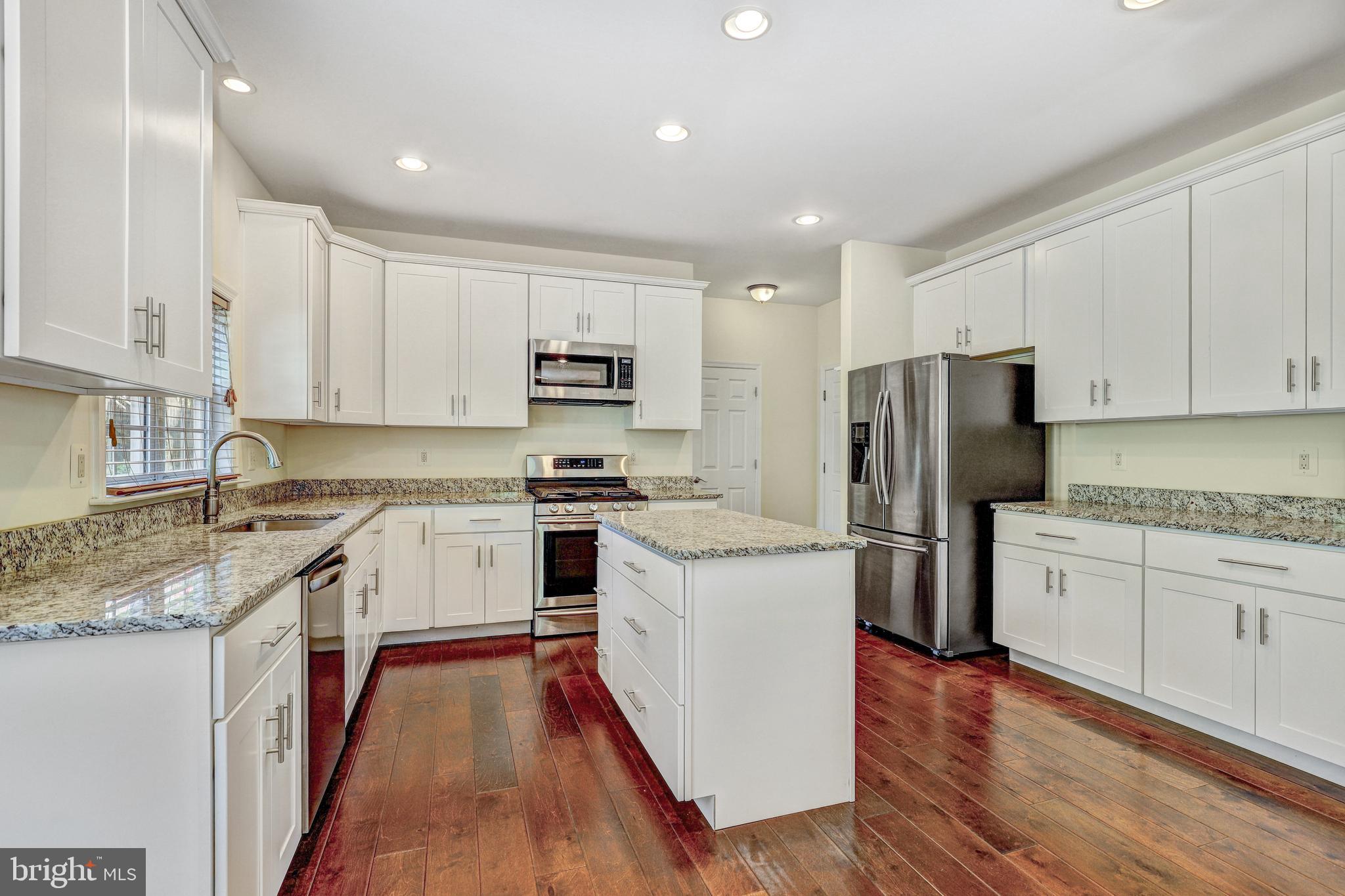 HUNTERS RUN - Residential