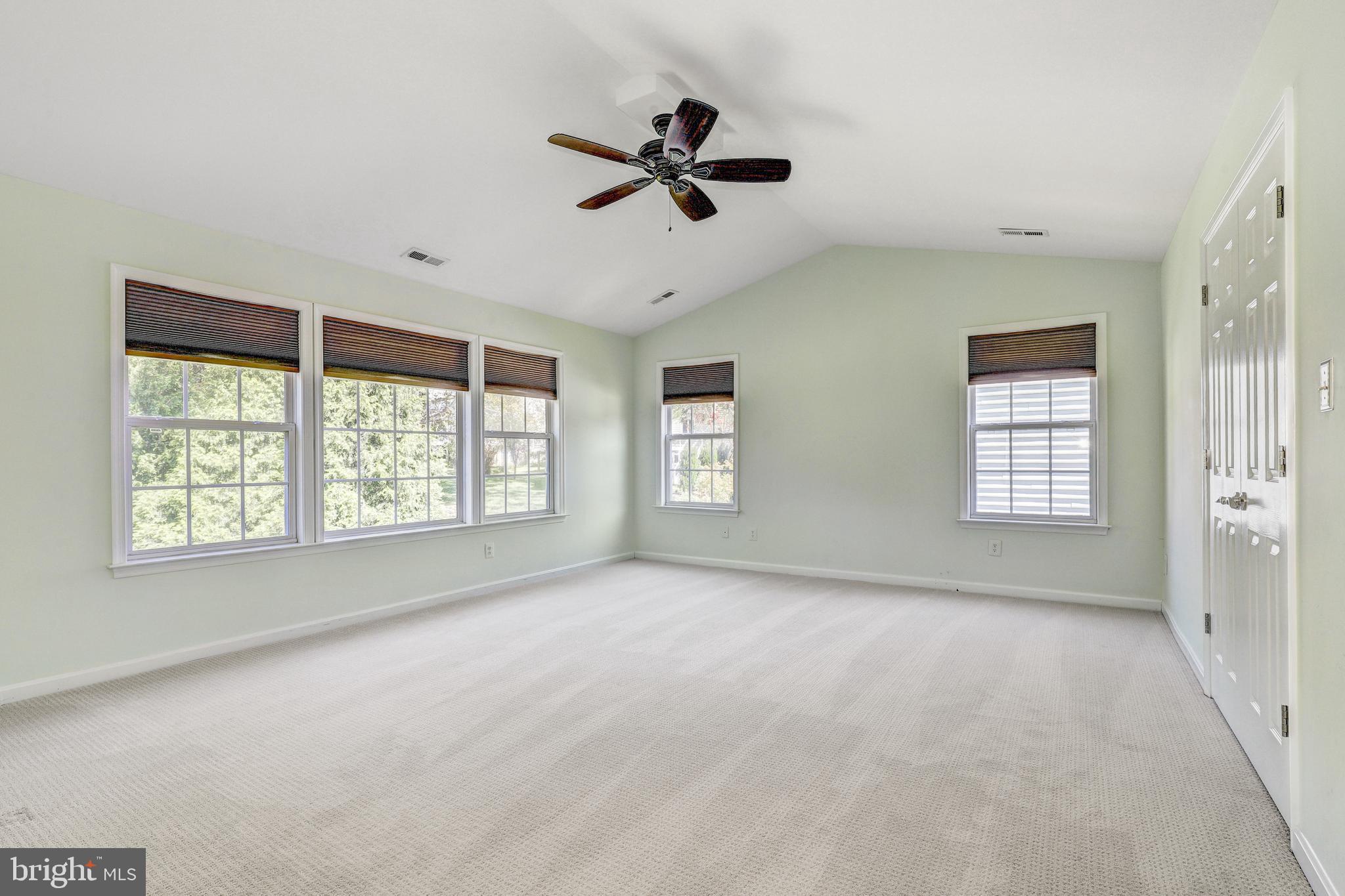 HUNTERS RUN - Residential