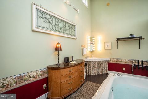 listing image 115