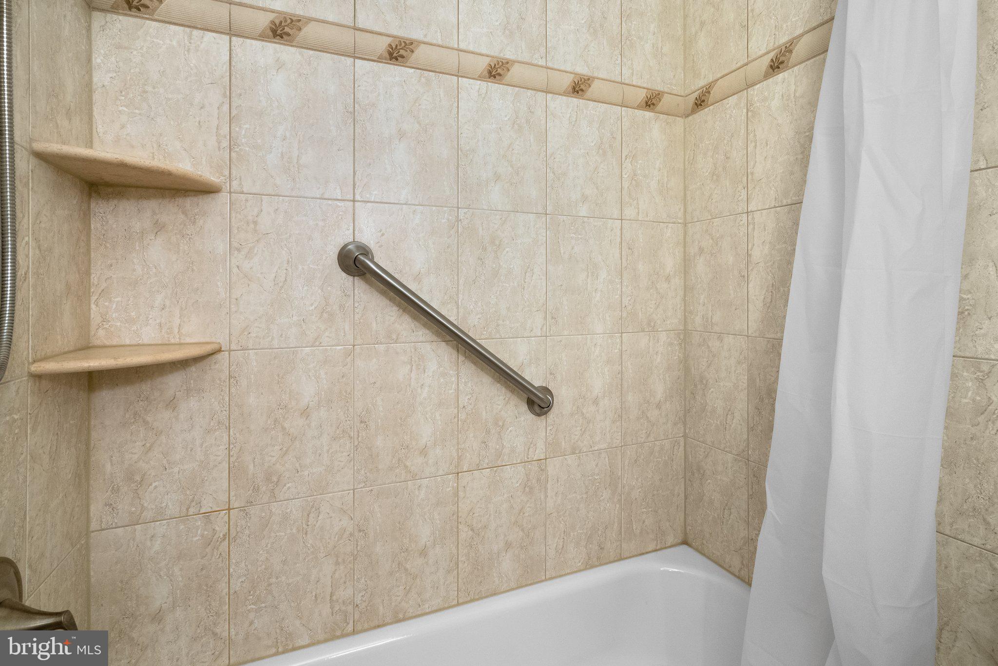 HILLMEADE MANOR - Residential