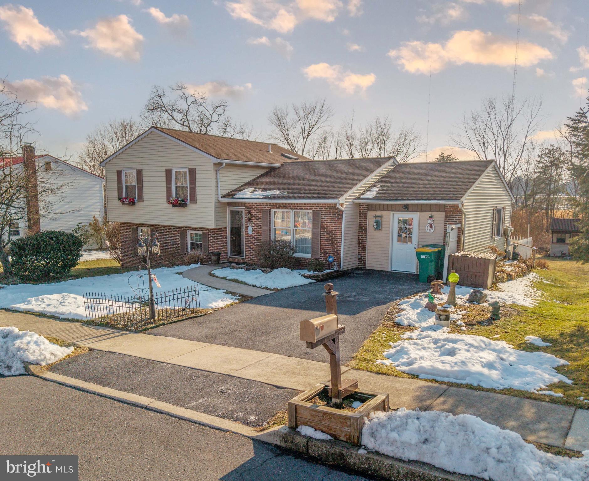 MOUNTAIN VIEW ESTATES - Residential