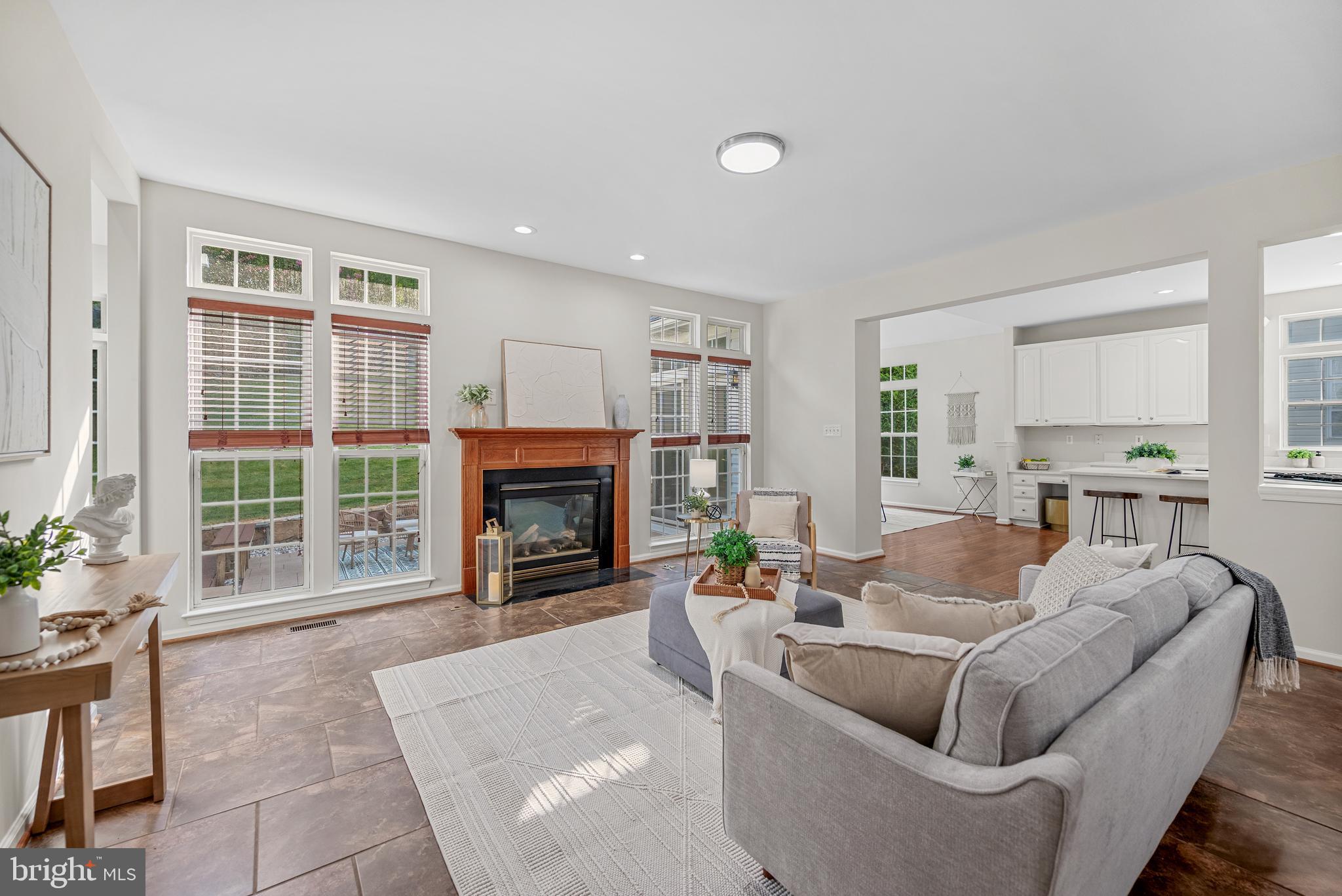 7016 CLIFTON KNOLL COURT