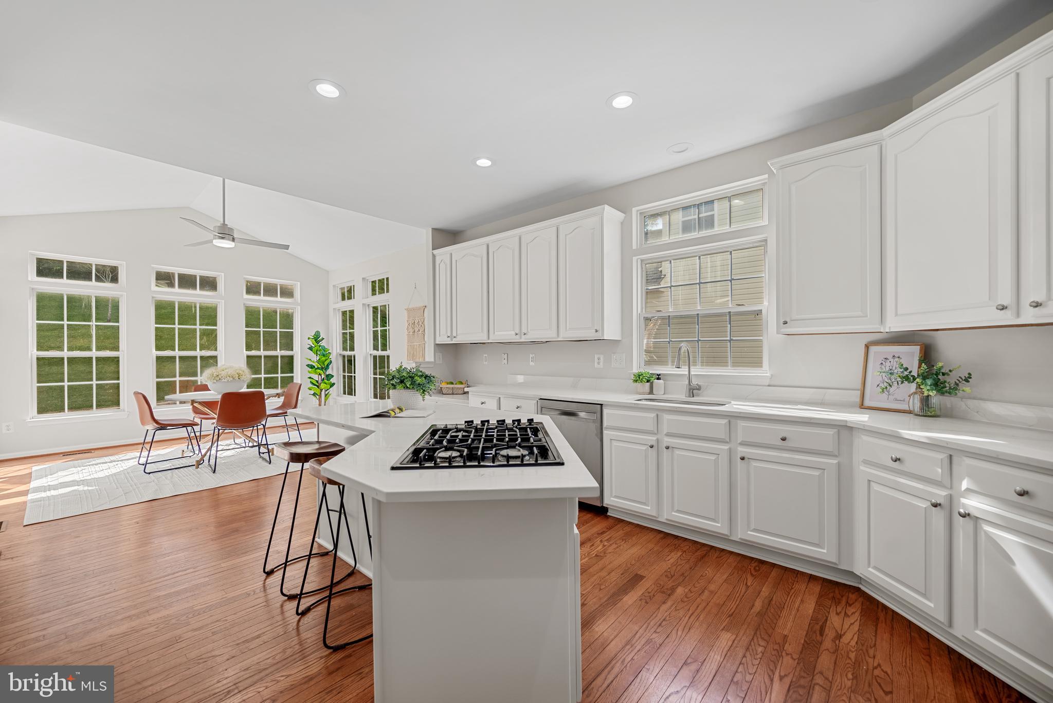 7016 CLIFTON KNOLL COURT