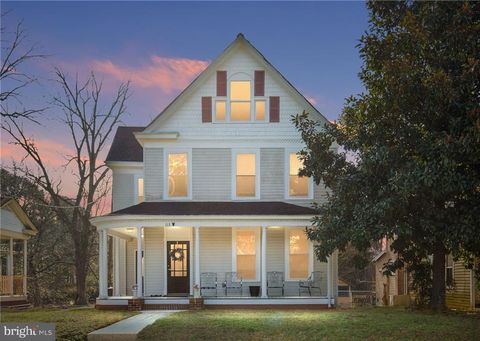 113 W MAIN STREET WAKEFIELD VA 23888