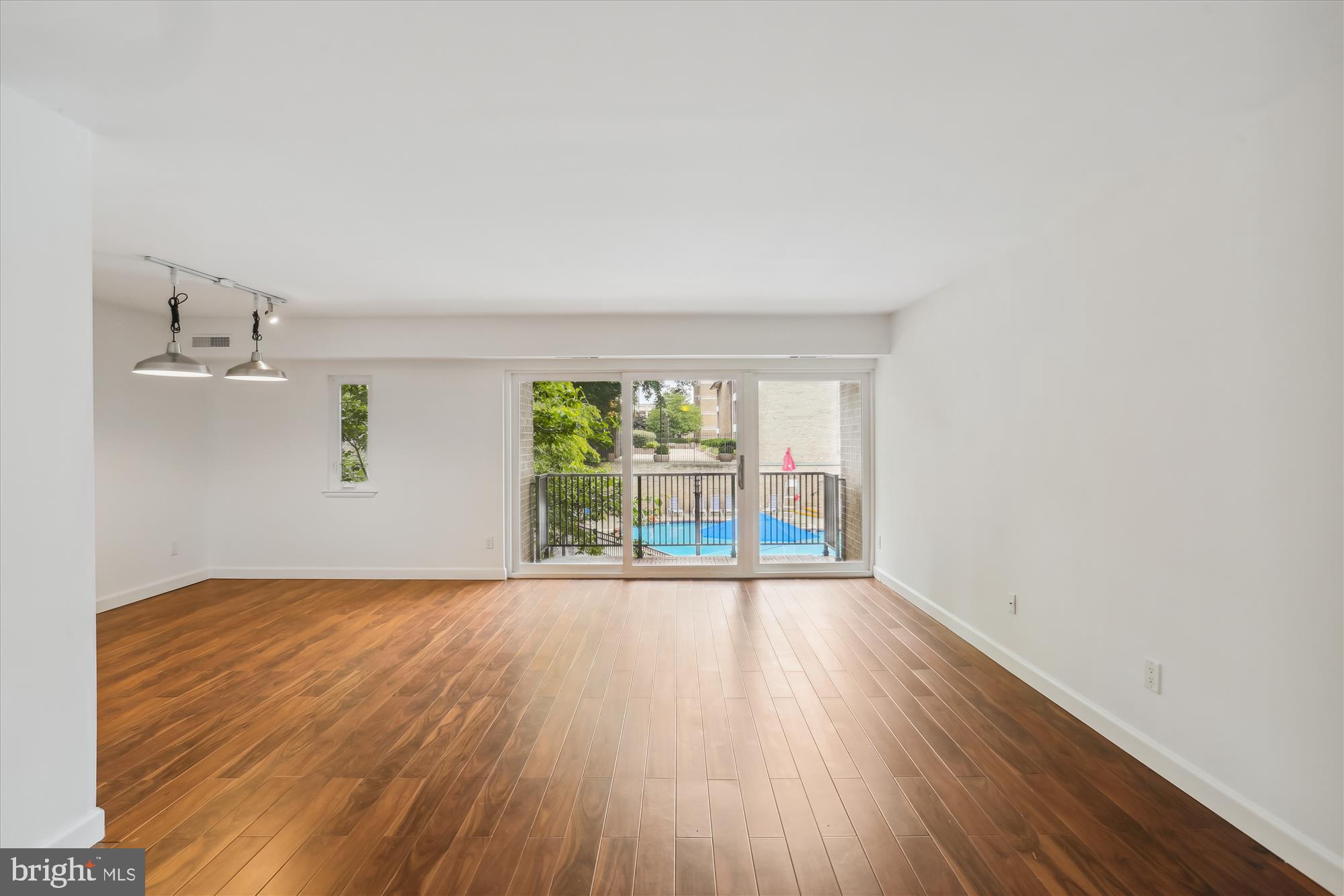 ROCKVILLE - Residential