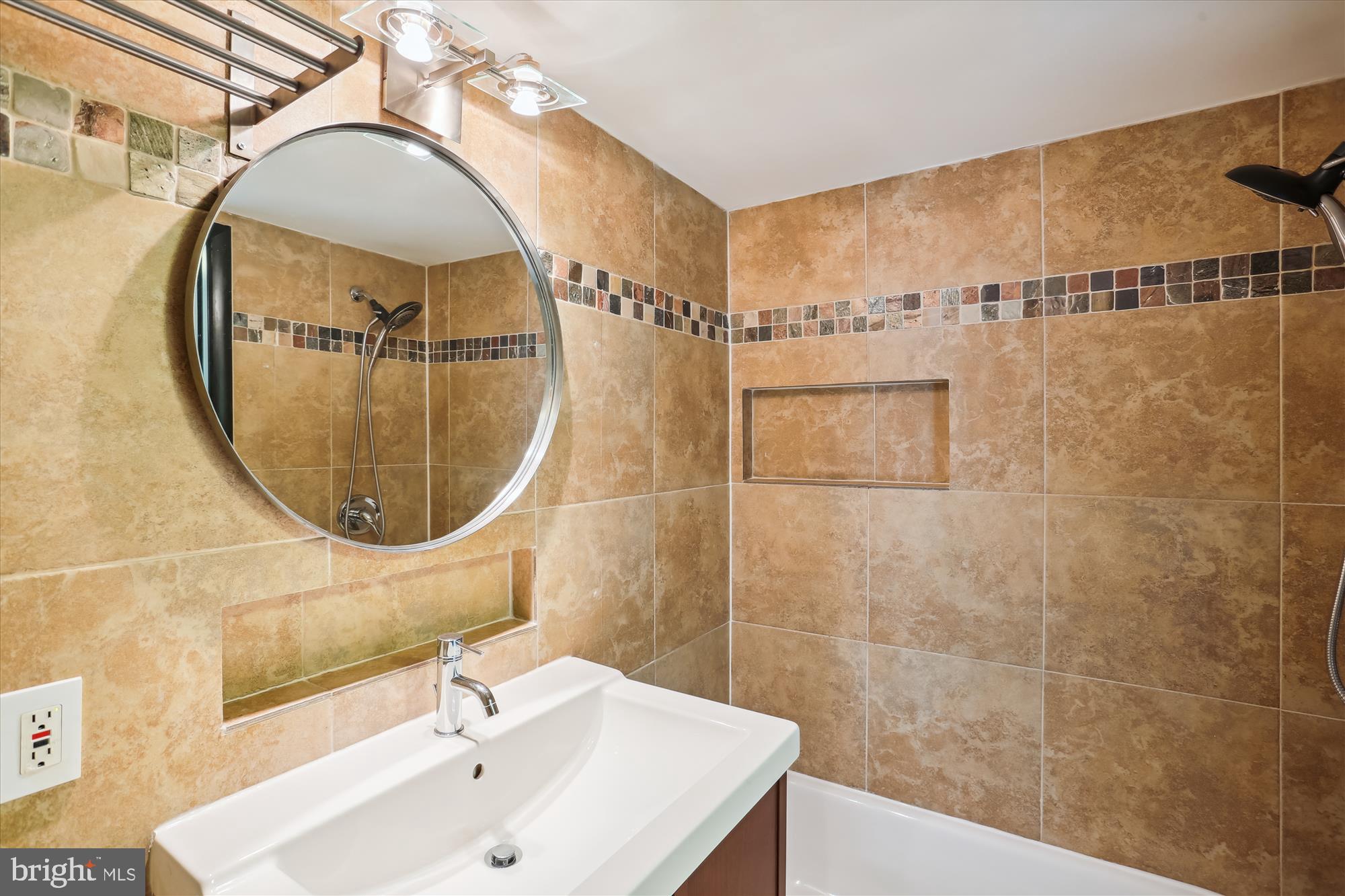 ROCKVILLE - Residential