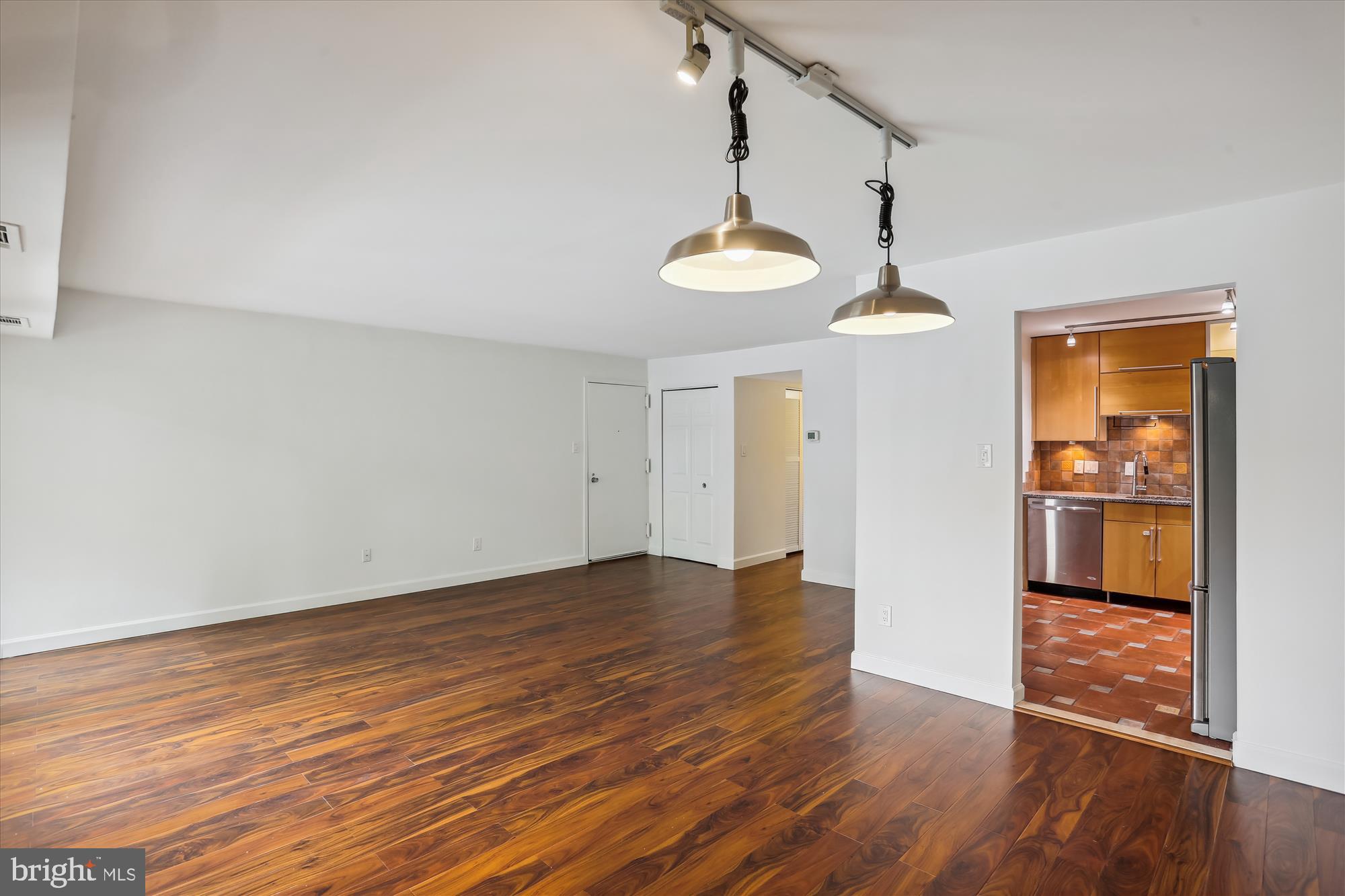 ROCKVILLE - Residential