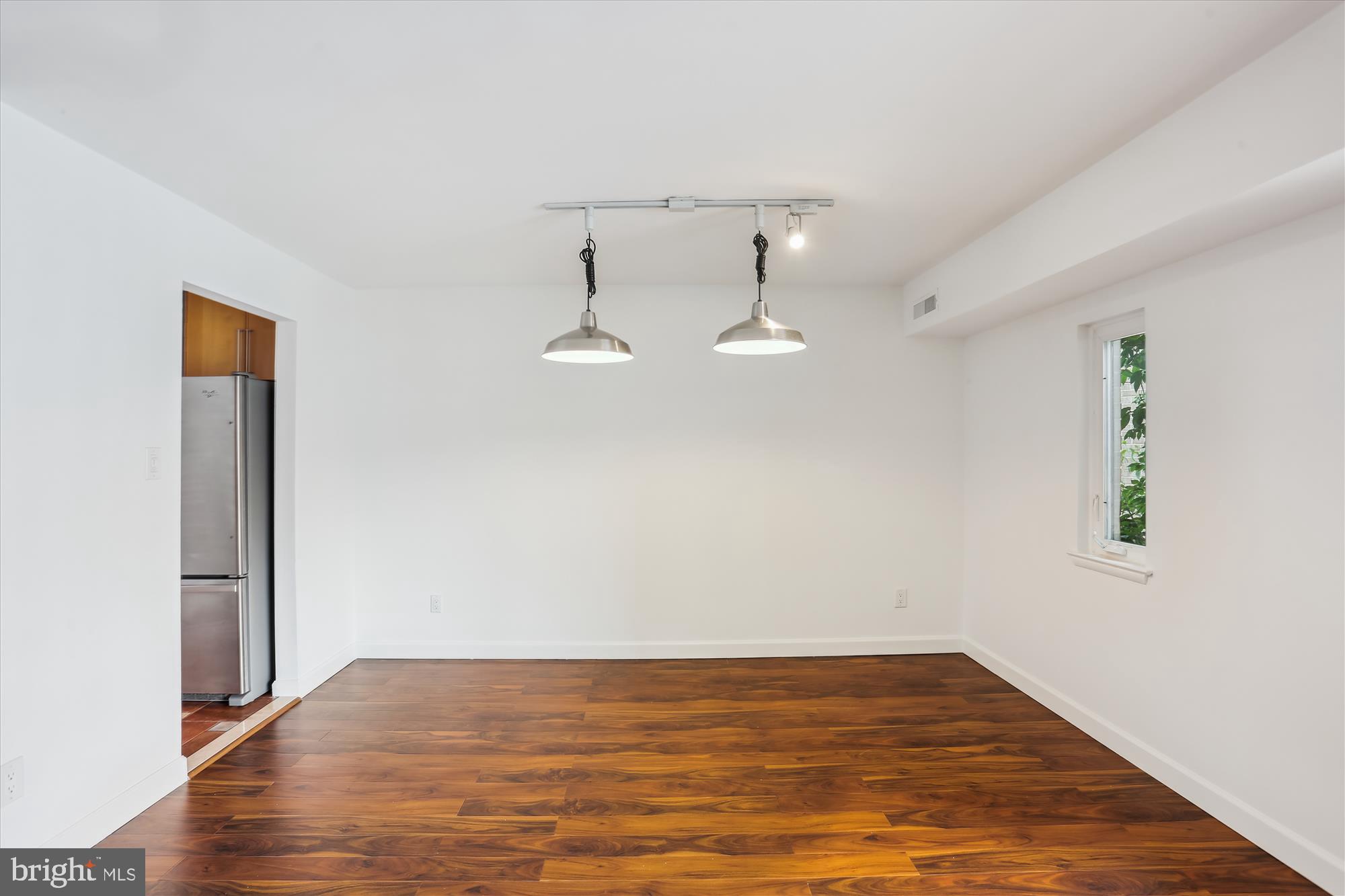 ROCKVILLE - Residential