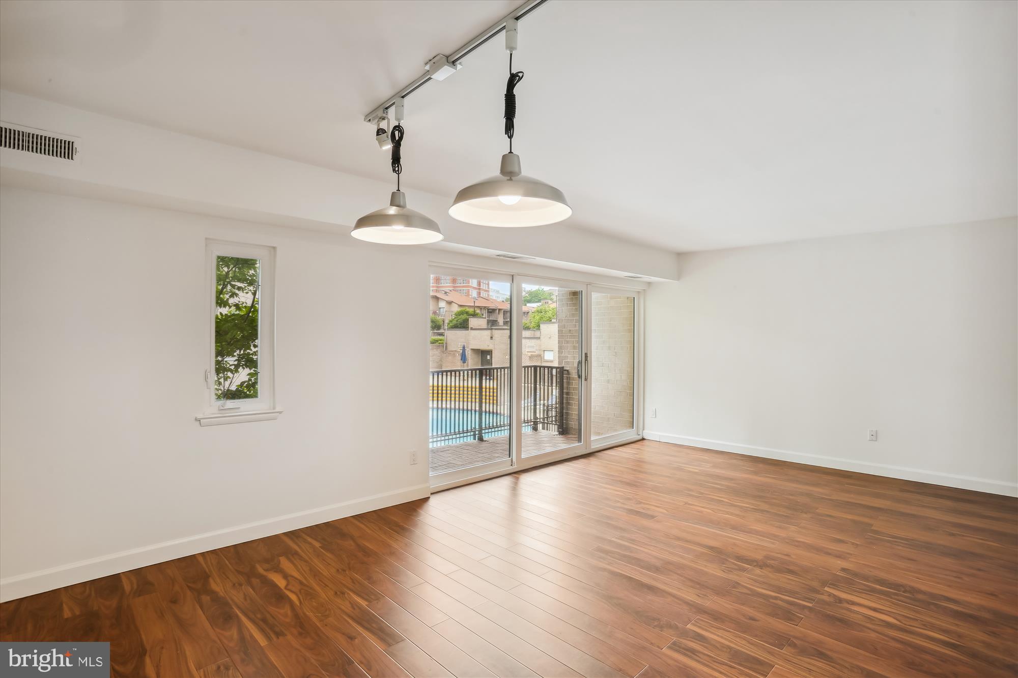 ROCKVILLE - Residential