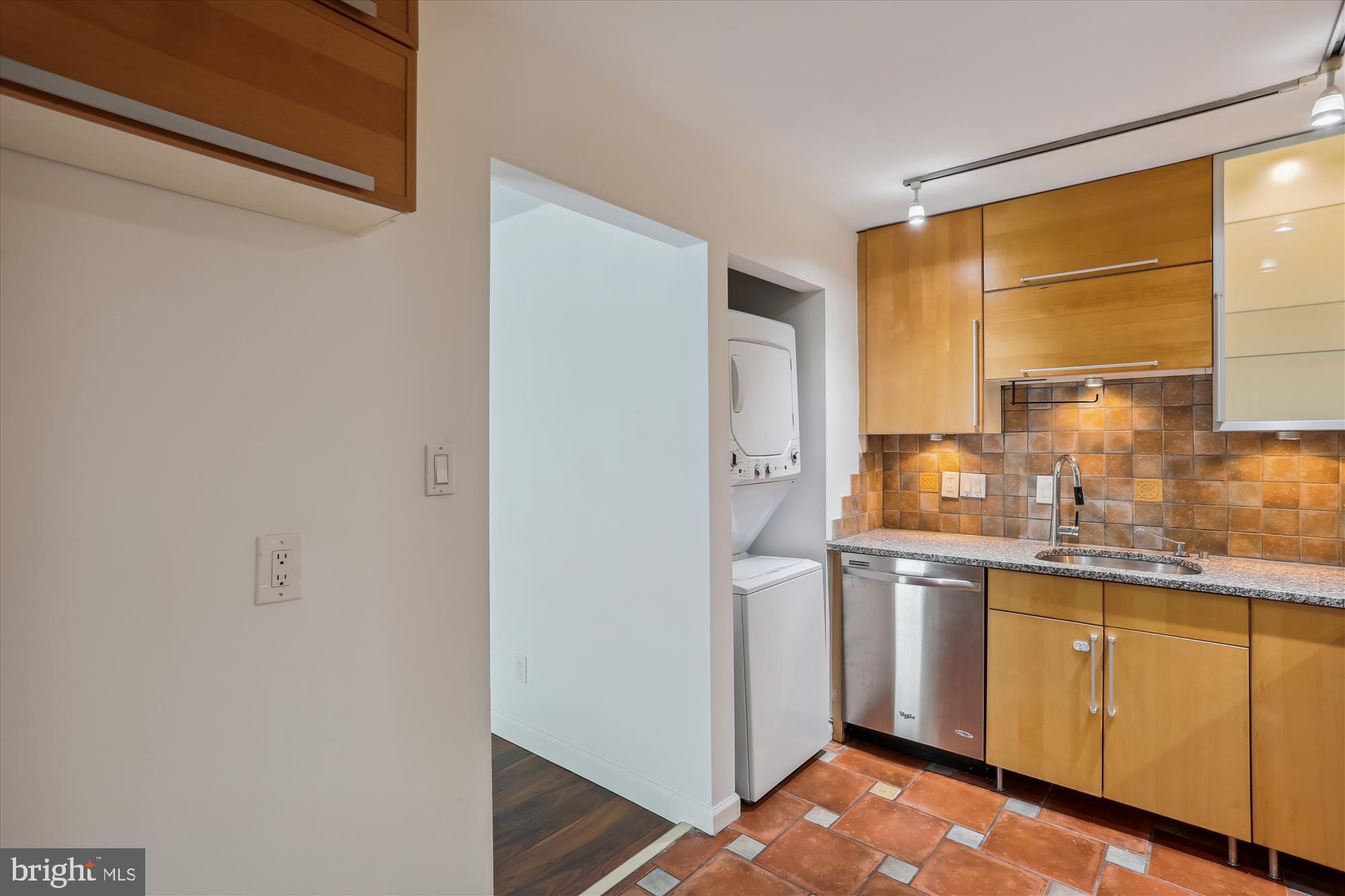 ROCKVILLE - Residential