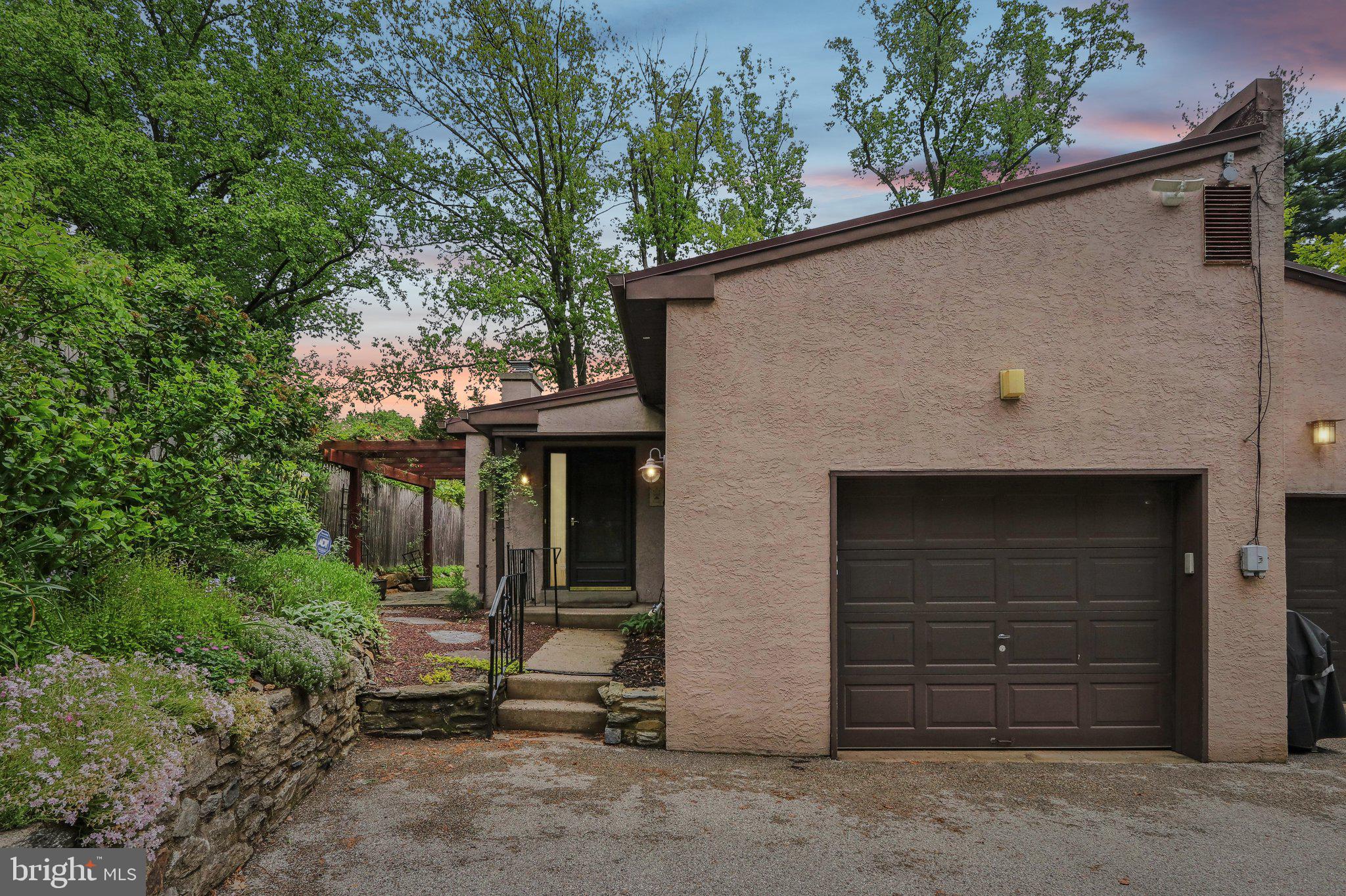 CHESTNUT HILL - Residential