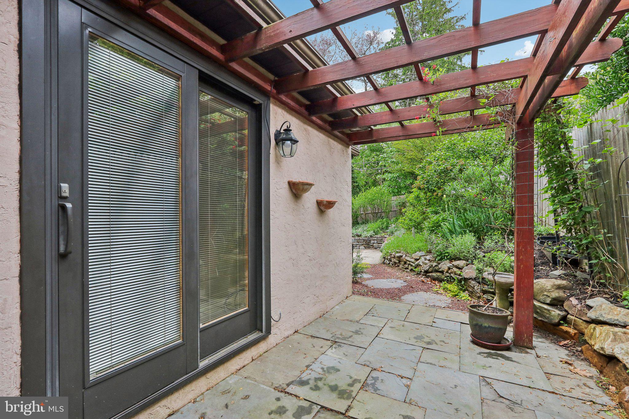 CHESTNUT HILL - Residential