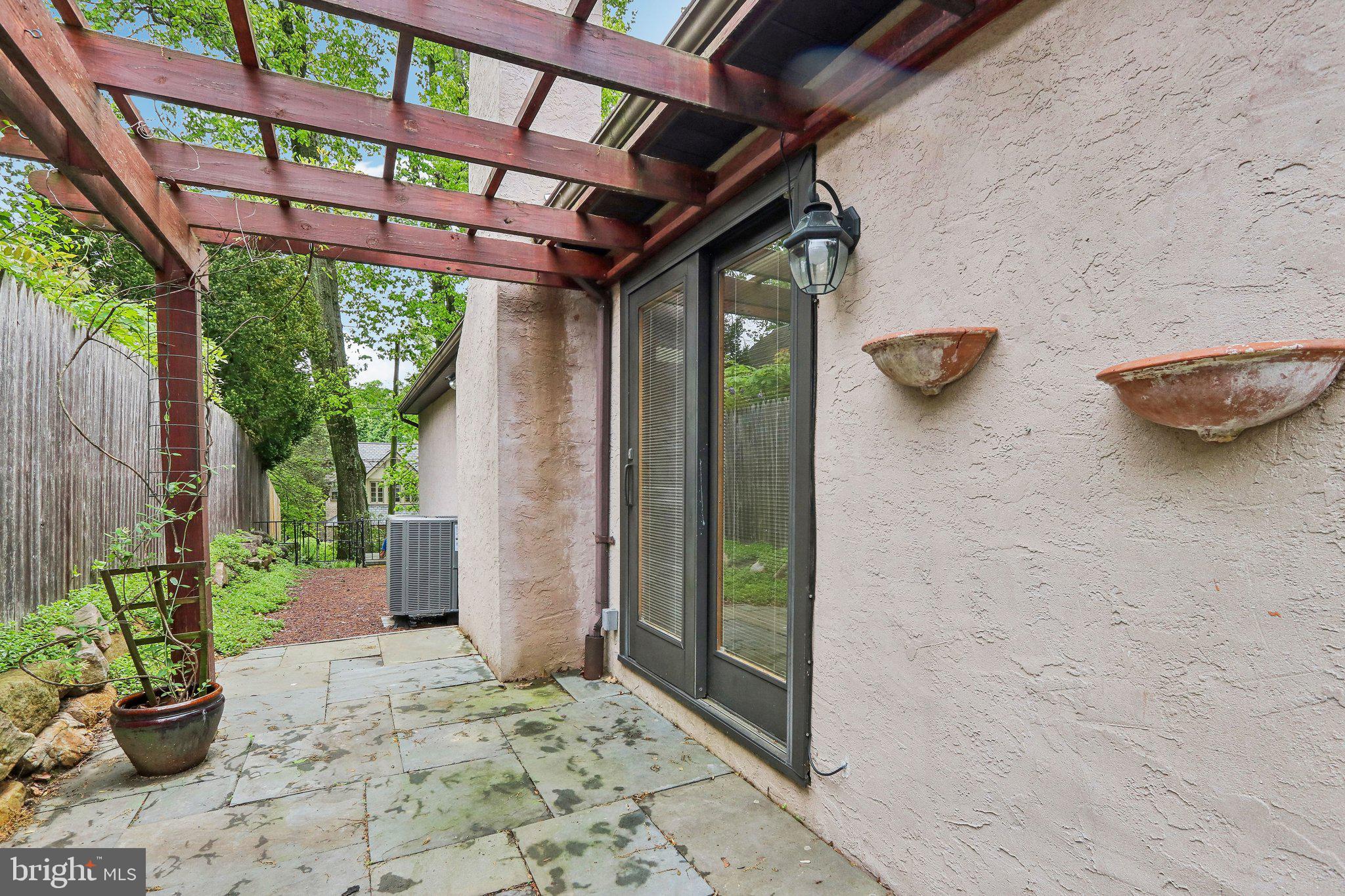 CHESTNUT HILL - Residential