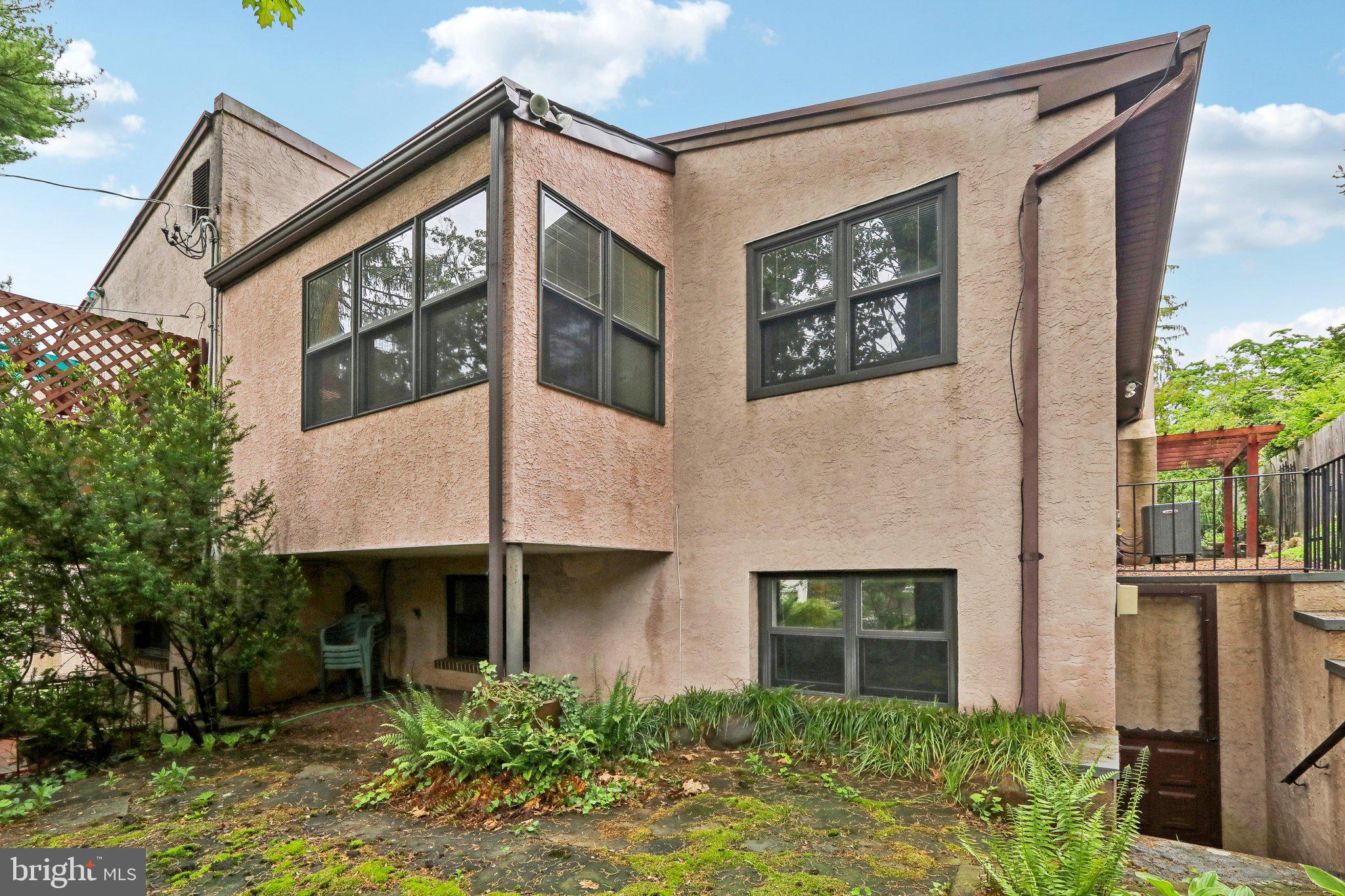 CHESTNUT HILL - Residential