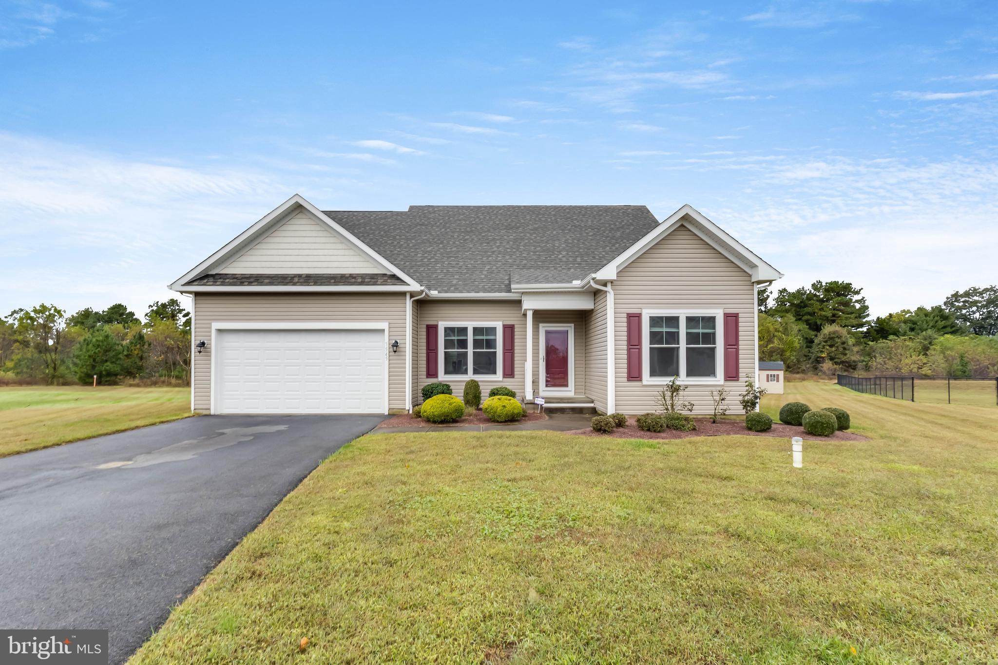 7545 BROAD CREEK CIRCLE