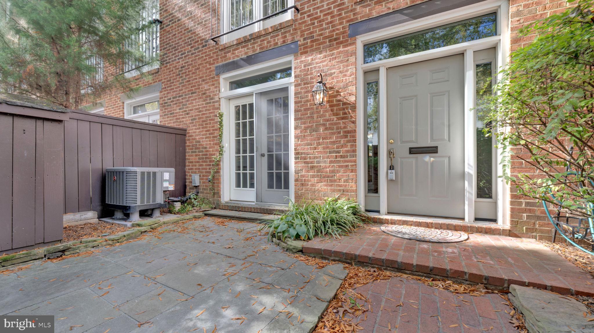 1032 RANDOLPH STREET