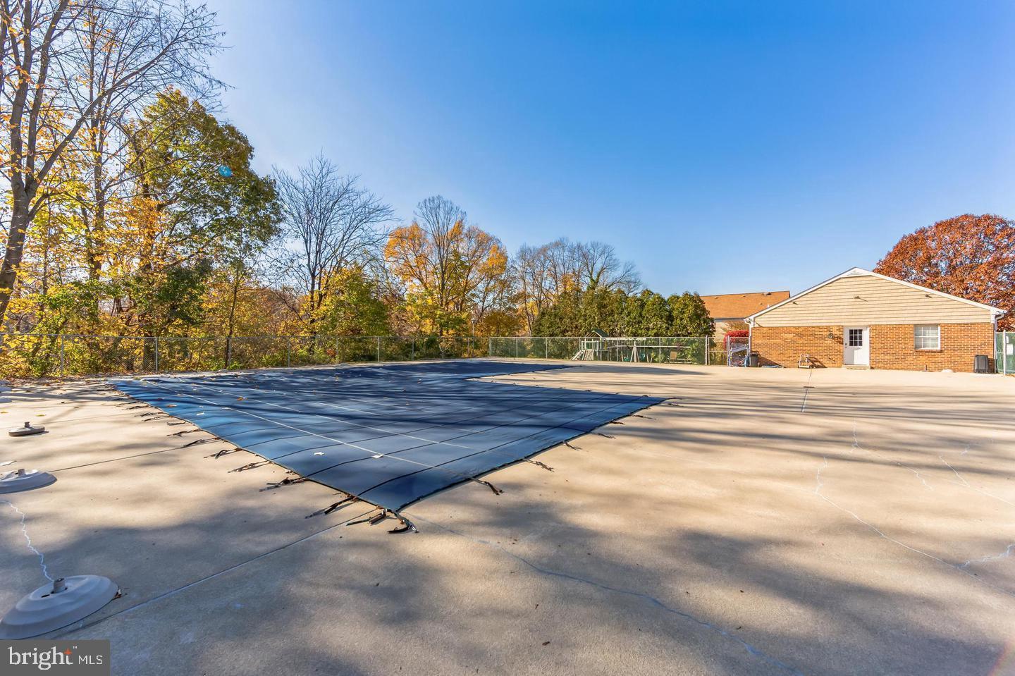 WESTON VILLAGE - Residential
