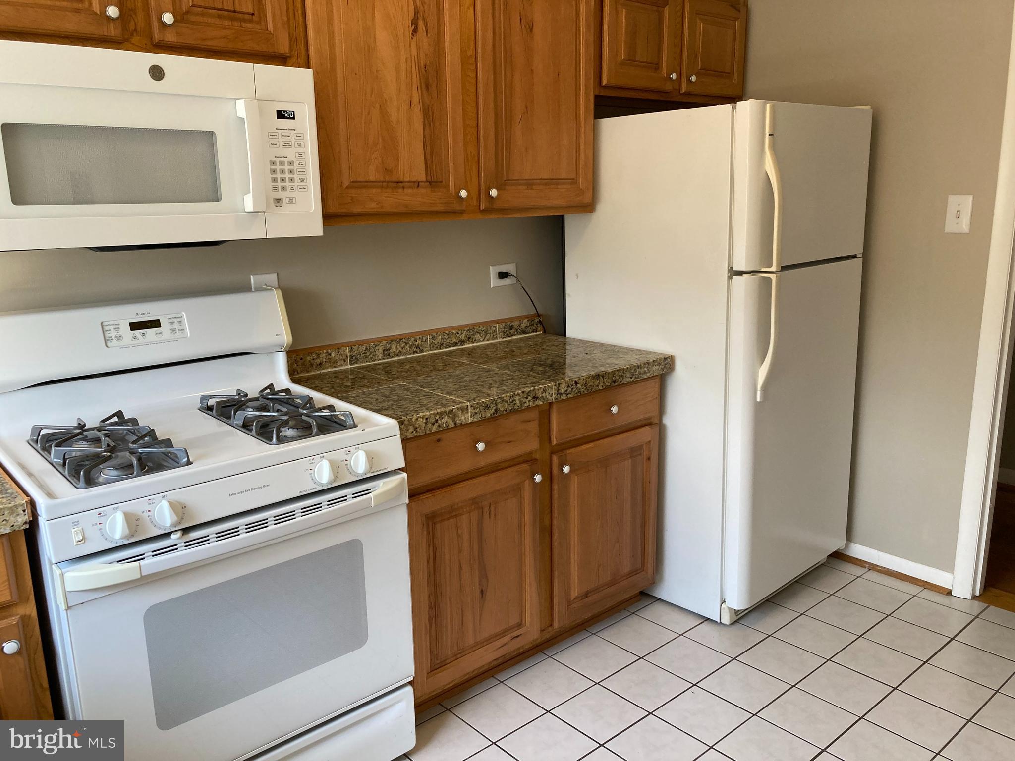 10613 MONTROSE AVENUE 104